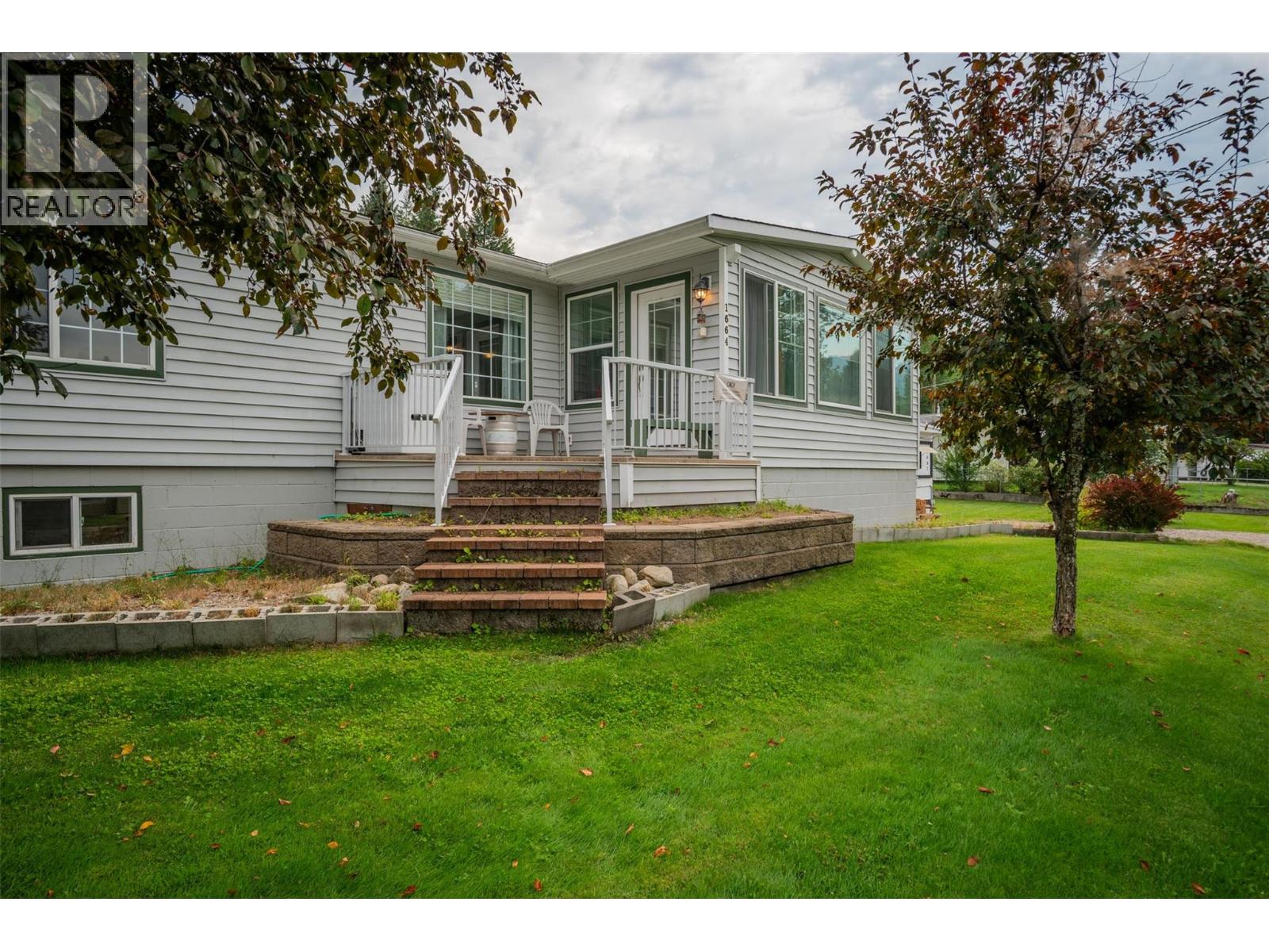 1664 Maida Road, Christina Lake, British Columbia  V0H 1E3 - Photo 1 - 10374273