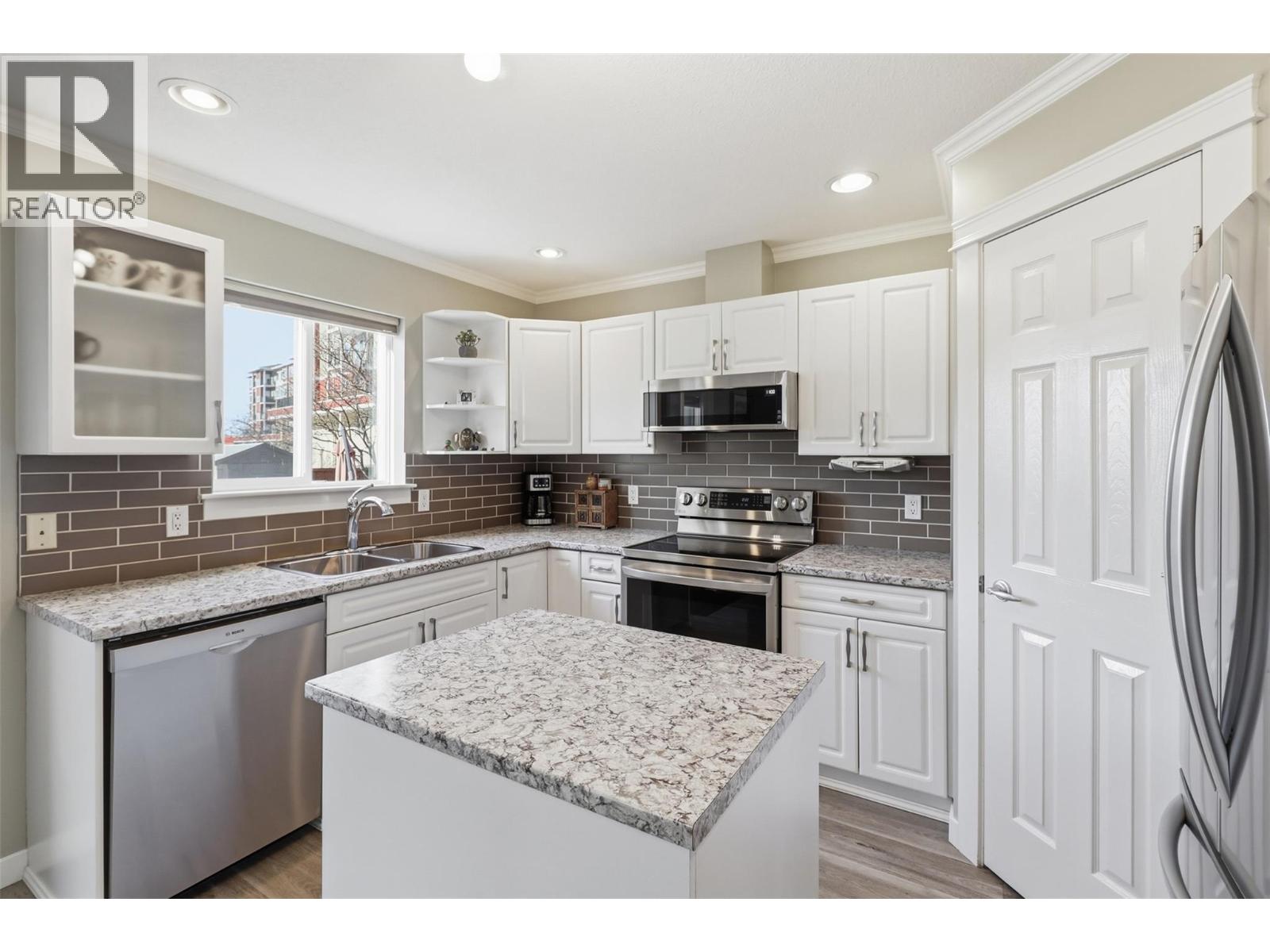 5200 Dallas Drive Unit# 6, Kamloops, British Columbia  V2C 6Y8 - Photo 3 - 10374316
