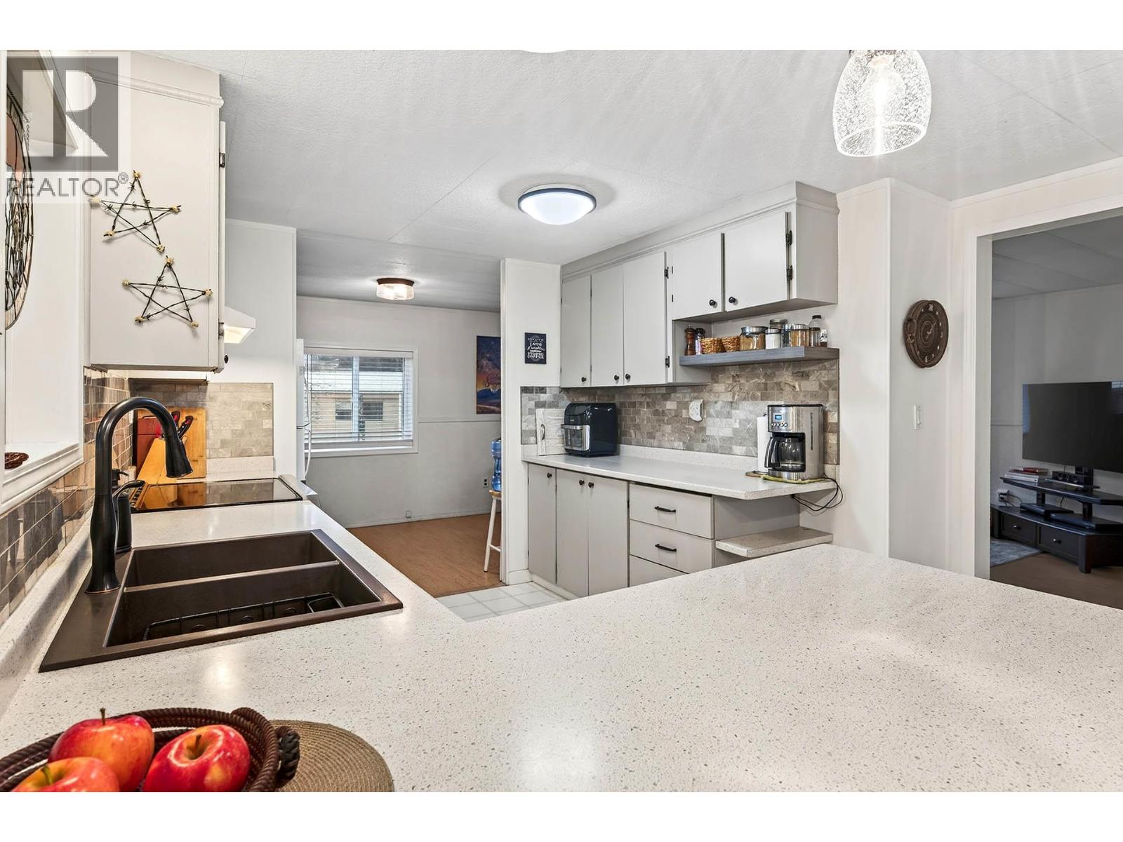 1528 Laveau Road, Kamloops, British Columbia  V0E 2P0 - Photo 12 - 10374061
