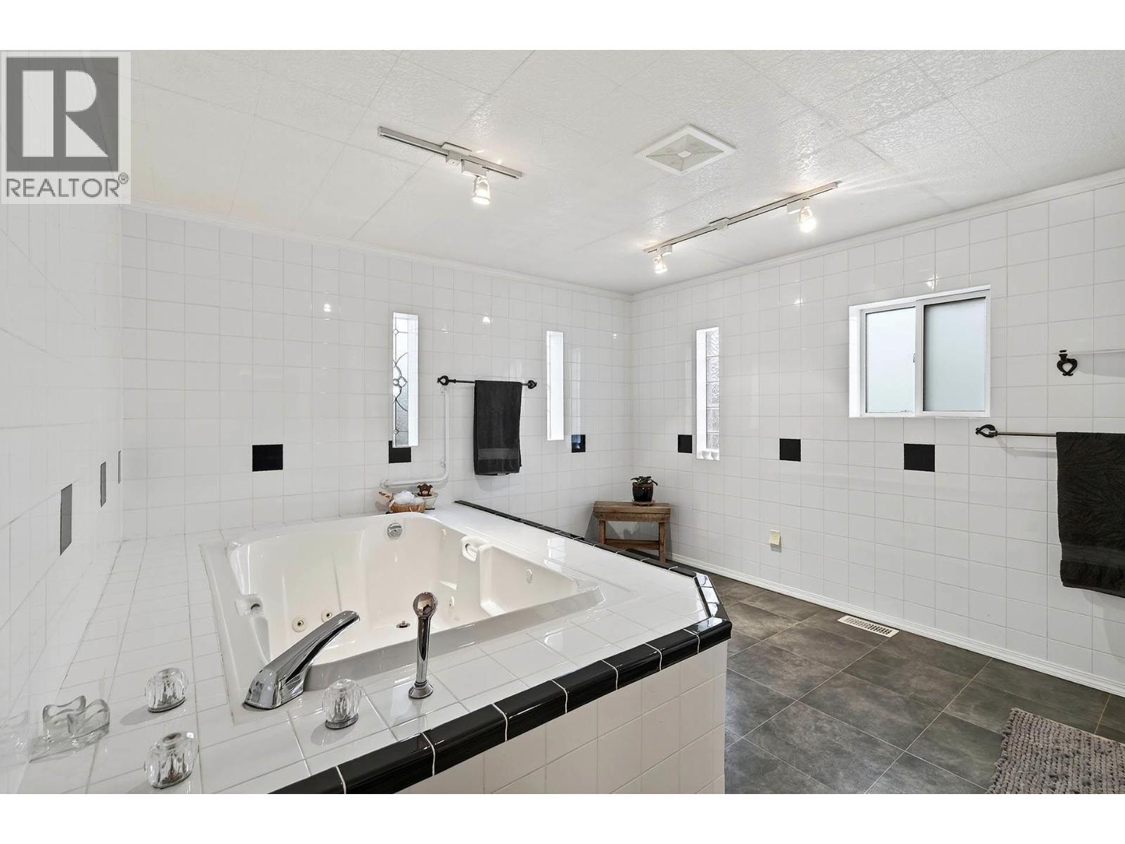 1528 Laveau Road, Kamloops, British Columbia  V0E 2P0 - Photo 22 - 10374061