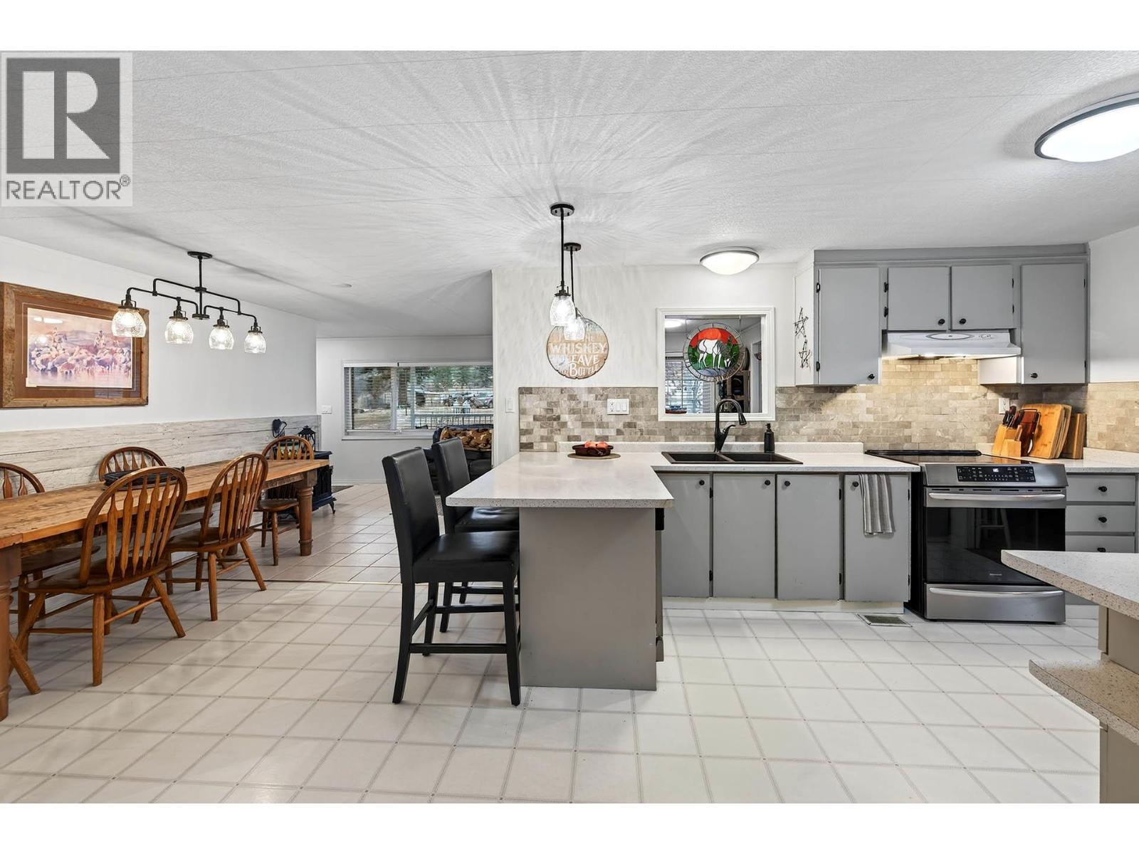 1528 Laveau Road, Kamloops, British Columbia  V0E 2P0 - Photo 8 - 10374061