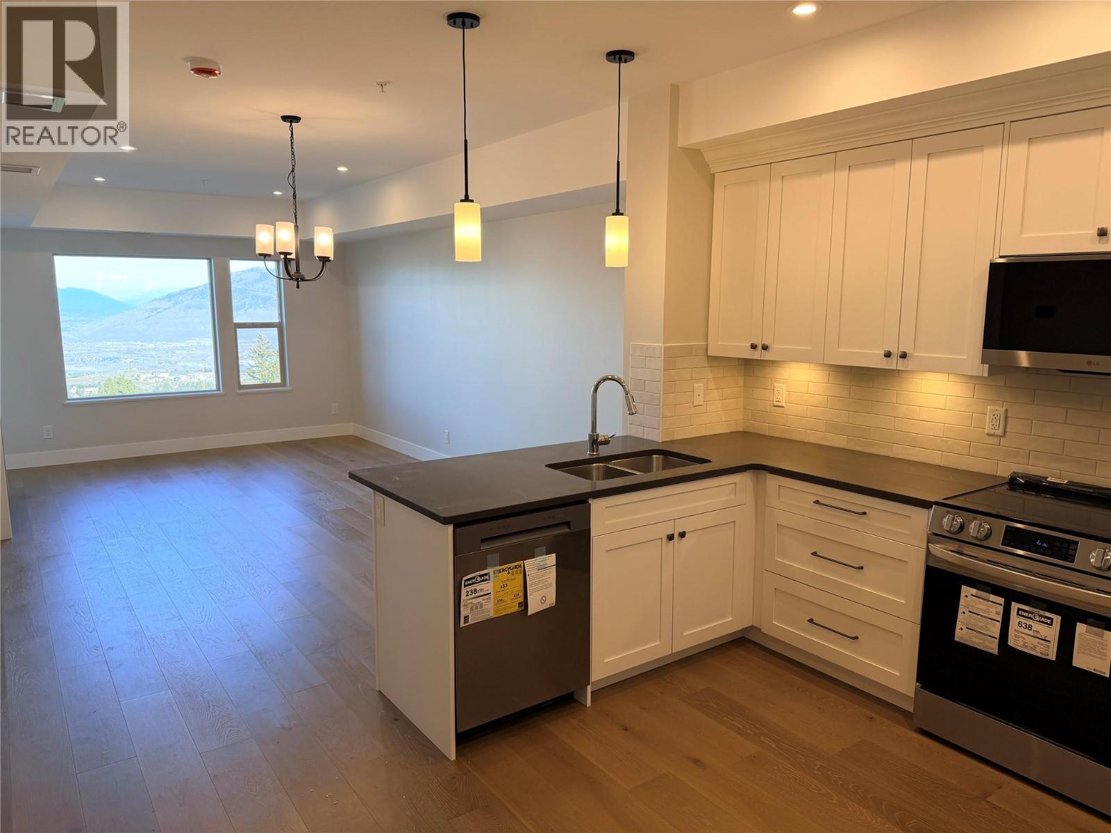 2171 Van Horne Drive Unit# 201, Kamloops, British Columbia  V1S 0E2 - Photo 2 - 10374054