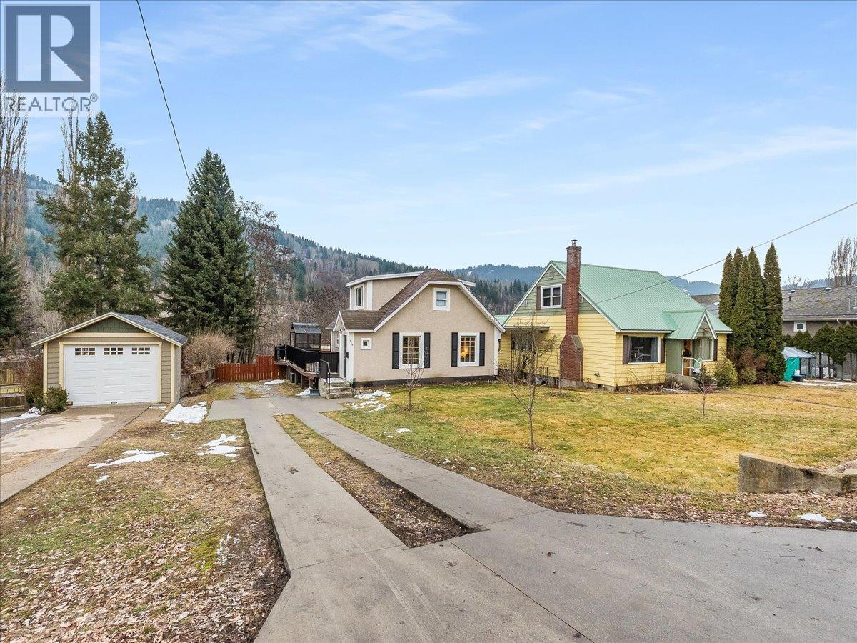 316 Murray Drive, Warfield, British Columbia  V1R 2J4 - Photo 2 - 10374351