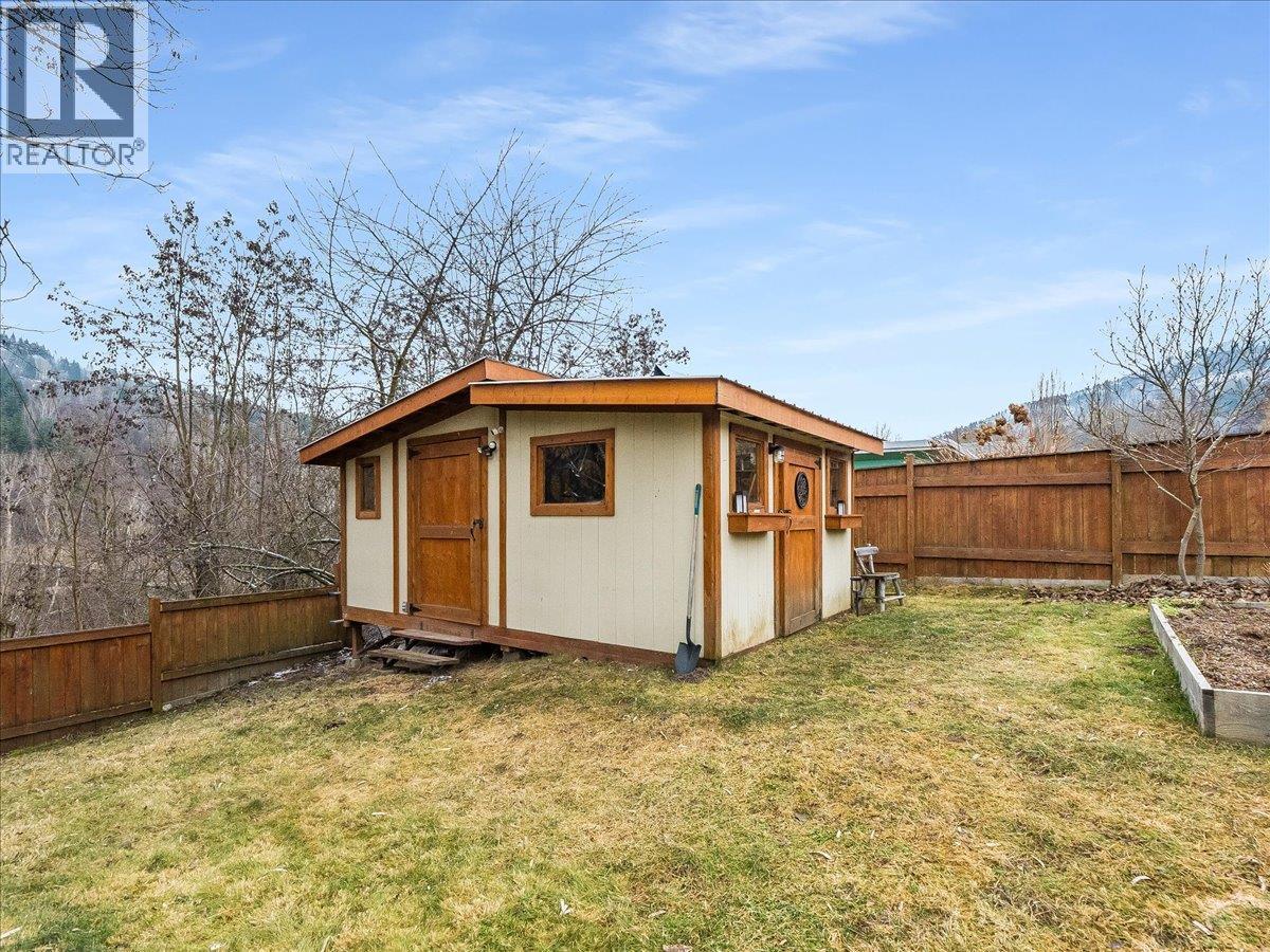 316 Murray Drive, Warfield, British Columbia  V1R 2J4 - Photo 8 - 10374351