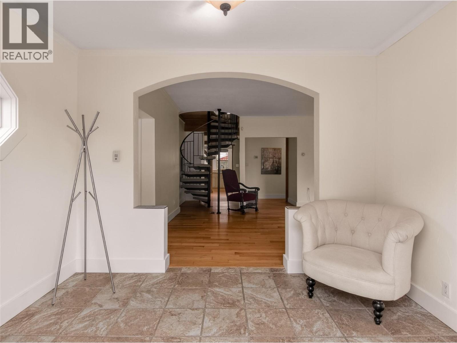 410 Upper Bench Road N, Penticton, British Columbia  V2A 8T4 - Photo 4 - 10374142