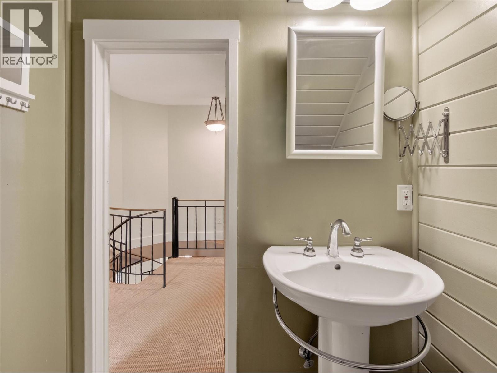 410 Upper Bench Road N, Penticton, British Columbia  V2A 8T4 - Photo 41 - 10374142