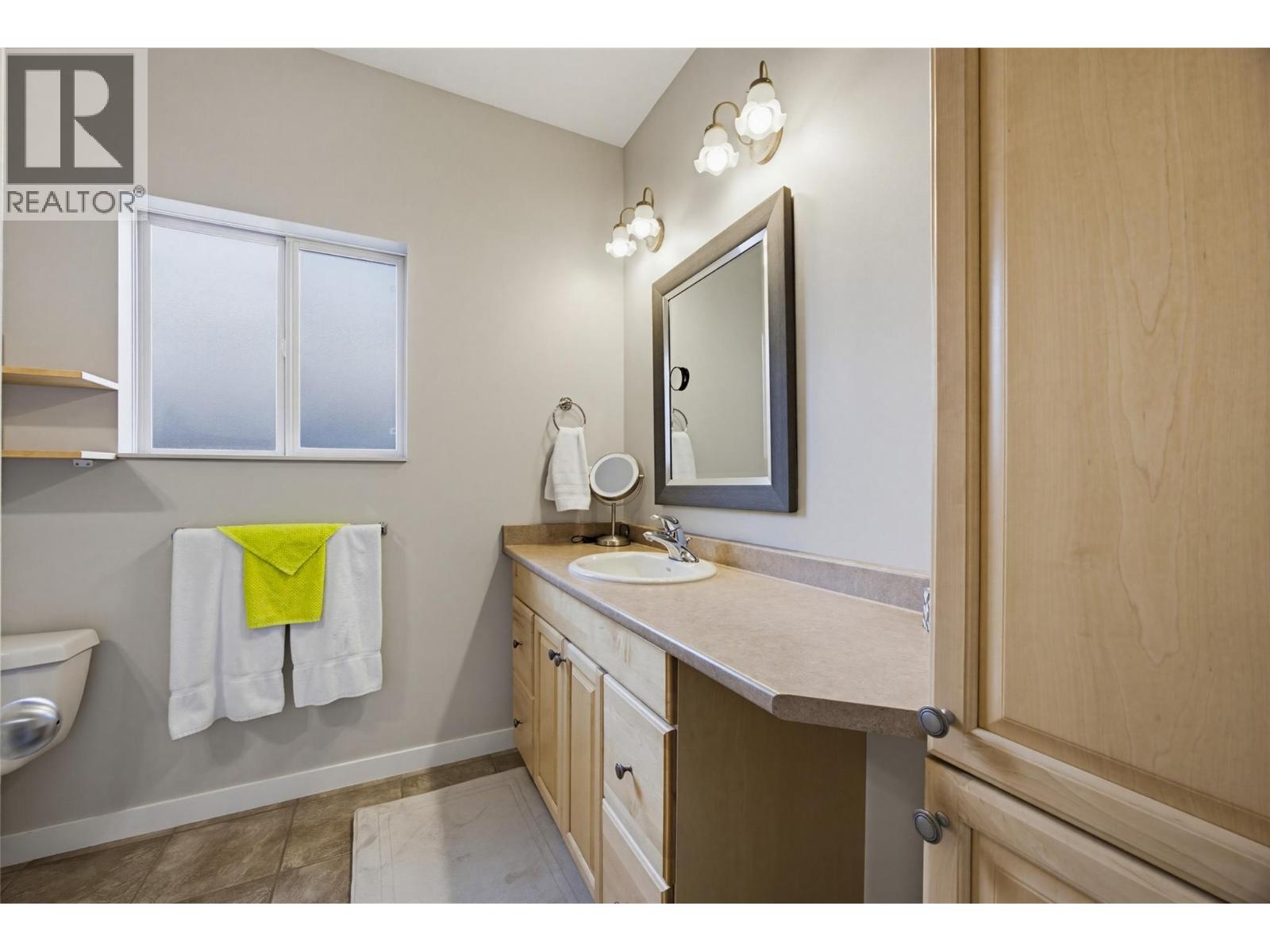 3744 Navatanee Drive, Kamloops, British Columbia  V2H 1S1 - Photo 13 - 10374156
