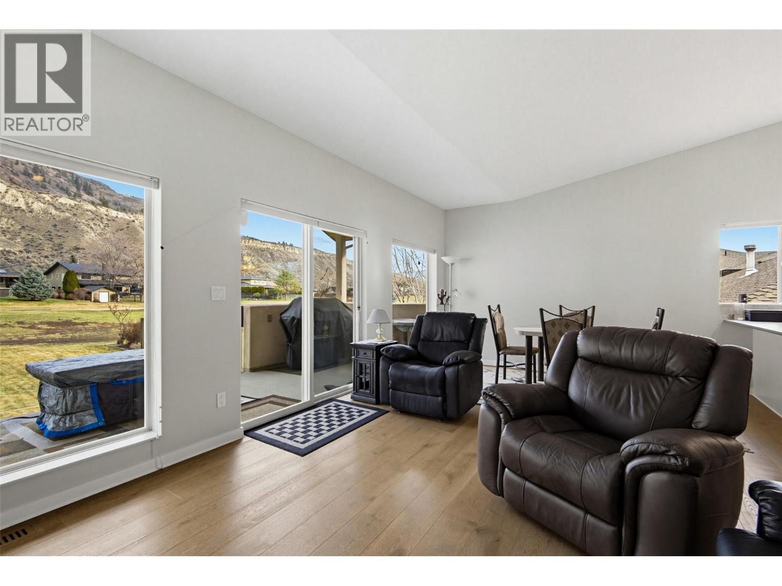 3744 Navatanee Drive, Kamloops, British Columbia  V2H 1S1 - Photo 7 - 10374156