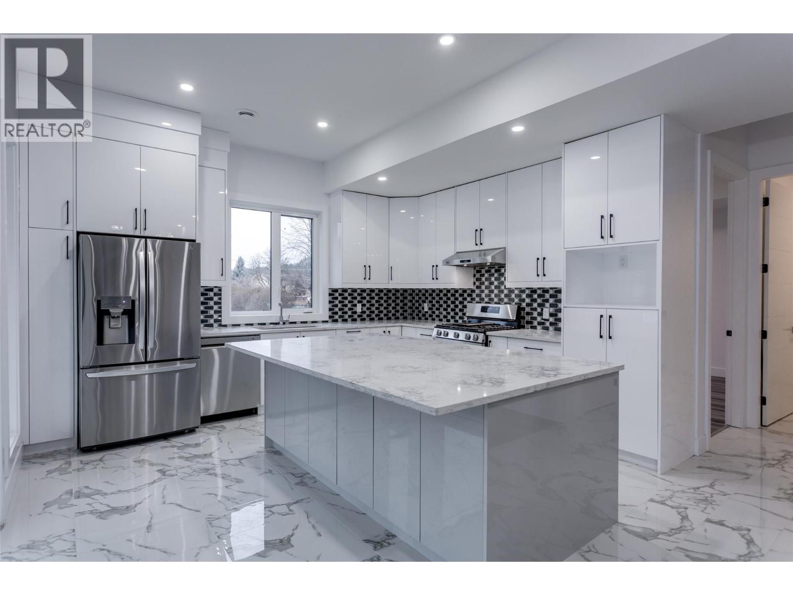 474 Snowsell Street N, Kelowna, British Columbia  V1L 2B3 - Photo 2 - 10373855