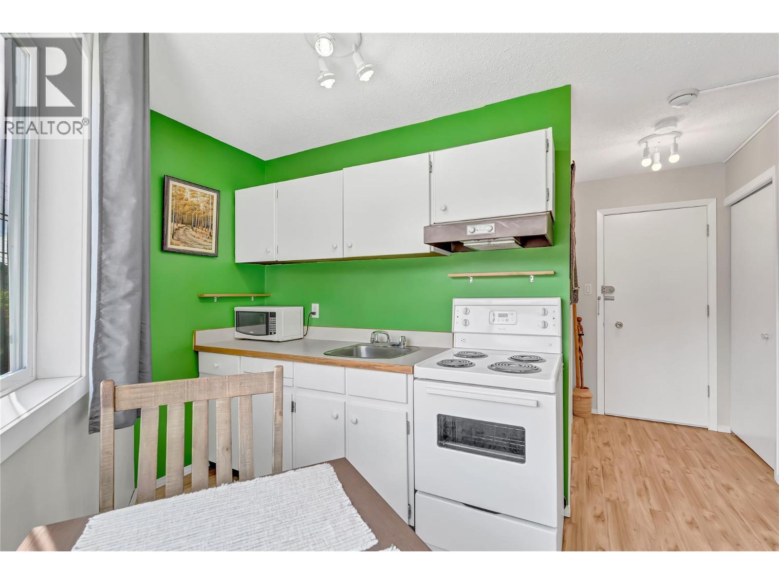 803 Fairview Road Unit# 201, Penticton, British Columbia  V2A 5Y7 - Photo 11 - 10374186