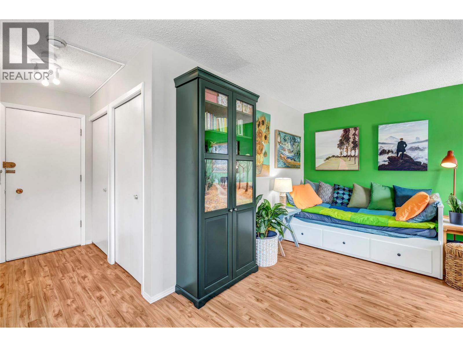 803 Fairview Road Unit# 201, Penticton, British Columbia  V2A 5Y7 - Photo 2 - 10374186