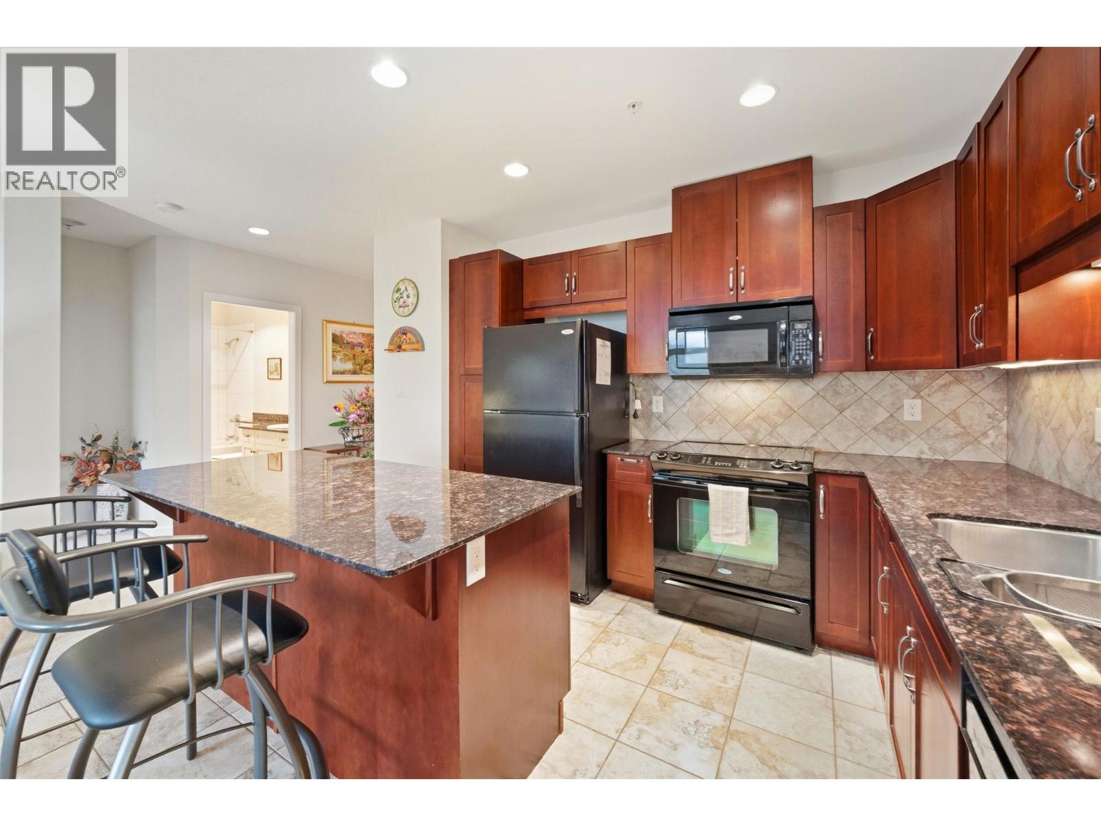 3301 Skaha Lake Road Unit# 704, Penticton, British Columbia  V2A 6G6 - Photo 5 - 10374347