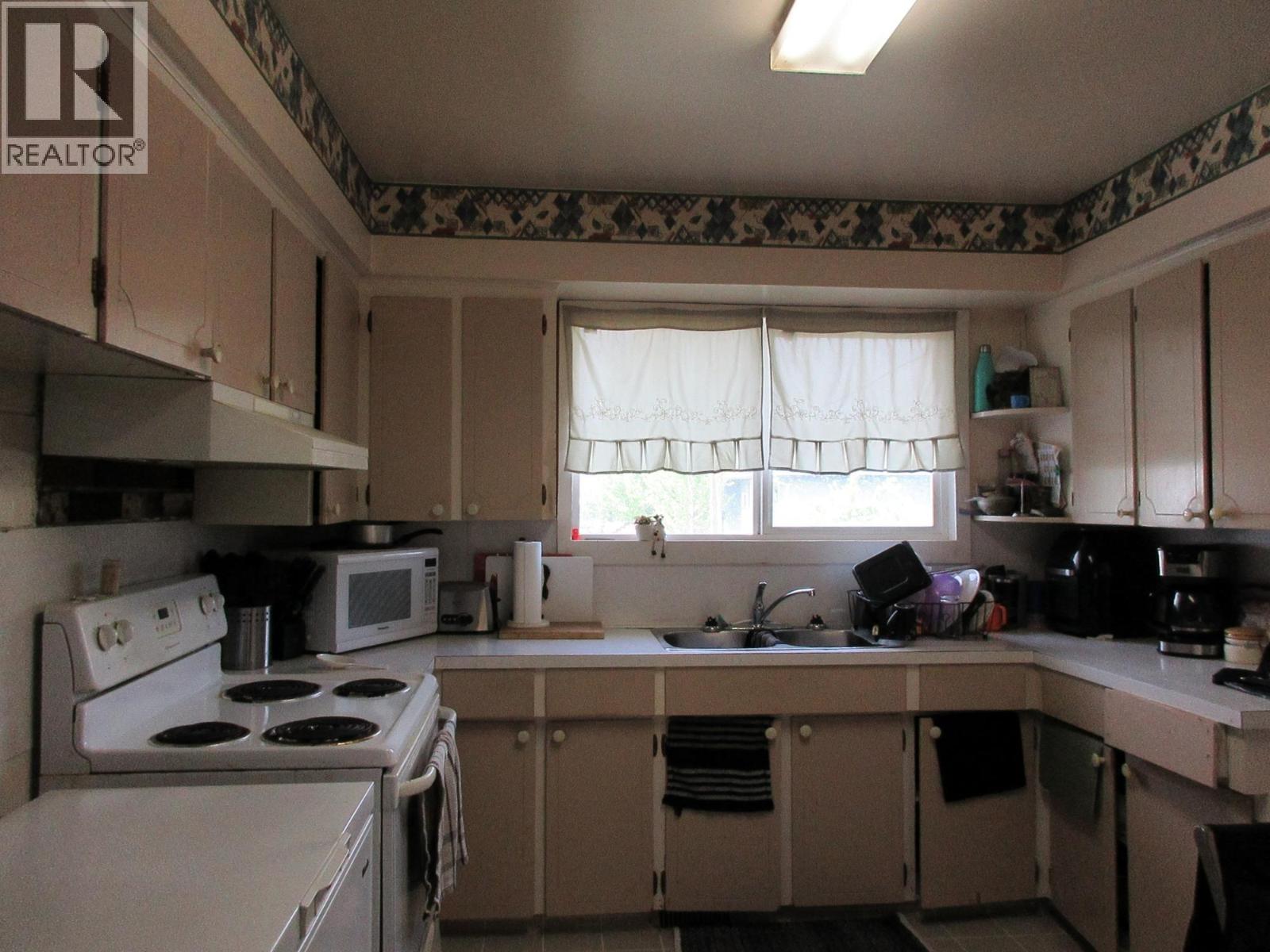 1814 Douglas Street, Merritt, British Columbia  V1K 1G7 - Photo 2 - 10374322