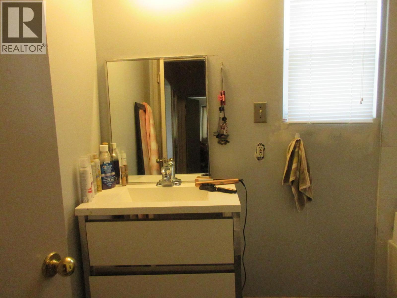 1814 Douglas Street, Merritt, British Columbia  V1K 1G7 - Photo 5 - 10374322