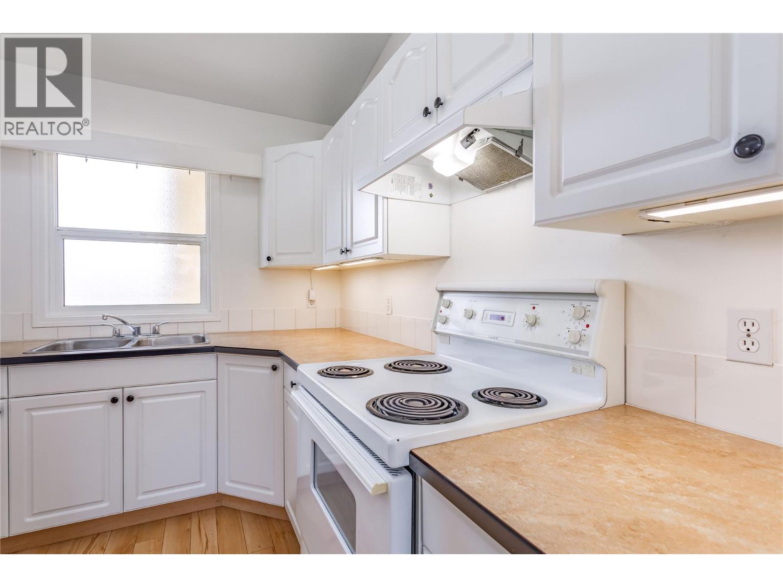 885 Walrod Street, Kelowna, British Columbia  V1Y 2S4 - Photo 29 - 10374368