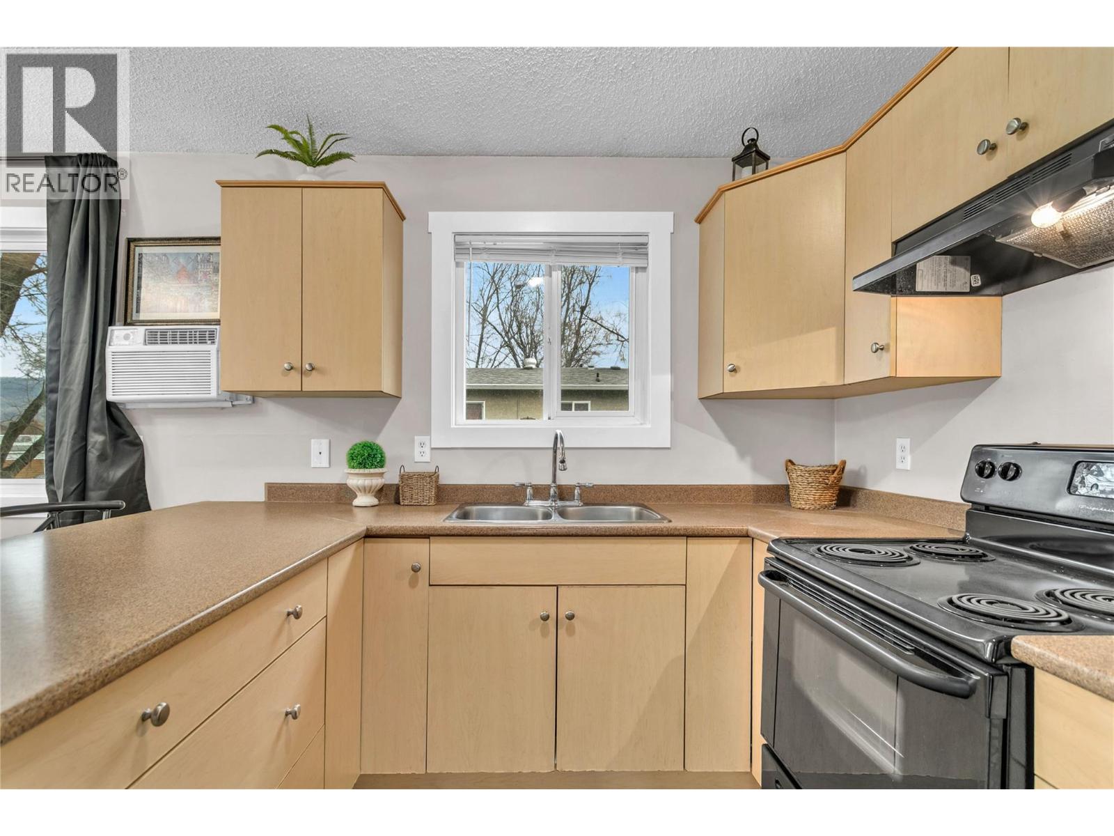 588 Mccurdy Road, Kelowna, British Columbia  V1X 2P5 - Photo 15 - 10374124