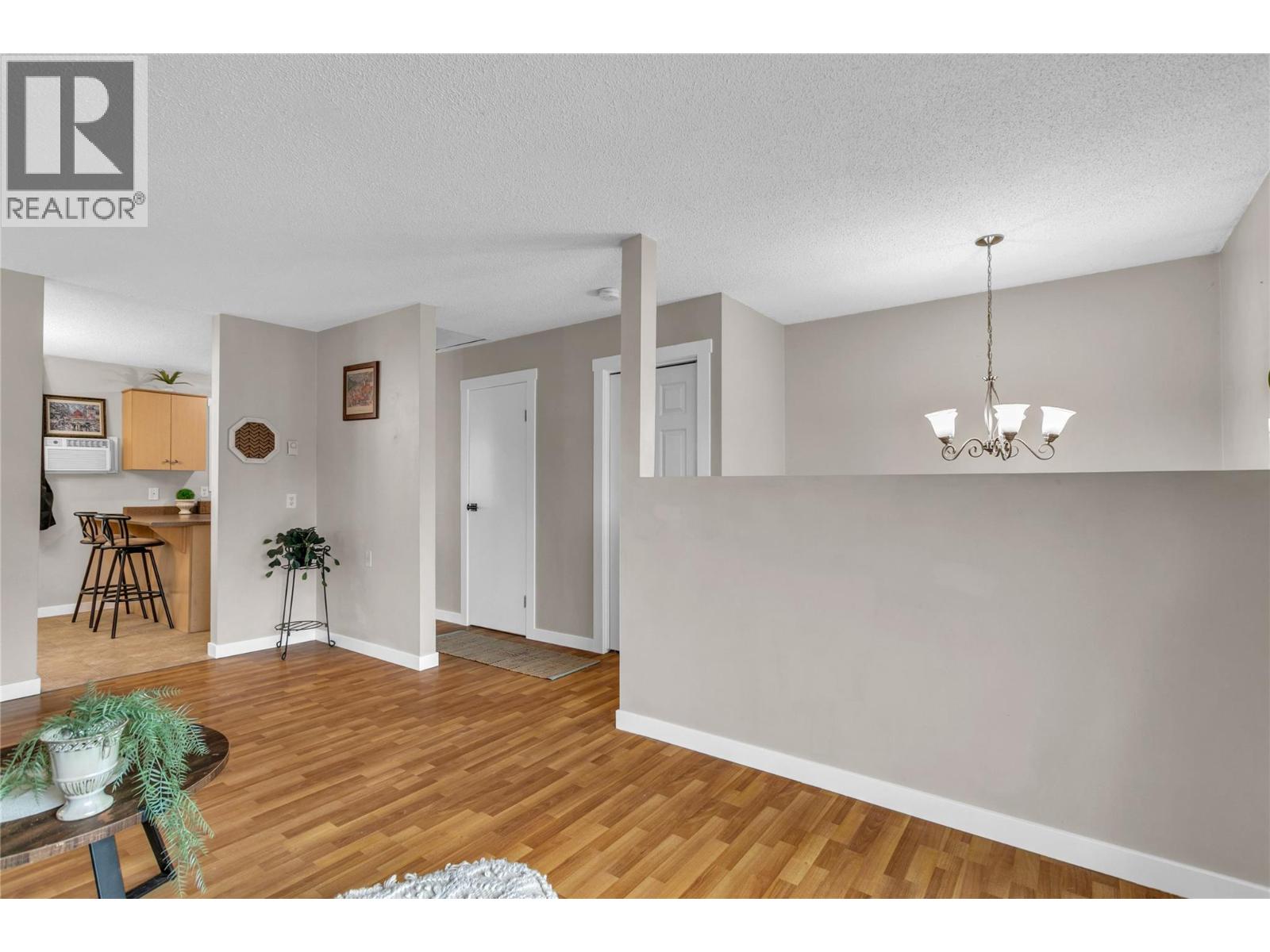 588 Mccurdy Road, Kelowna, British Columbia  V1X 2P5 - Photo 9 - 10374124