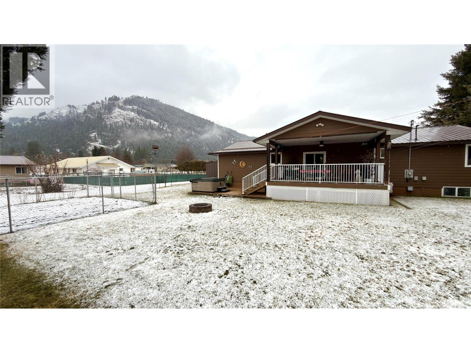 570 Eholt Street, Midway, British Columbia  V0H 1M0 - Photo 11 - 10374397