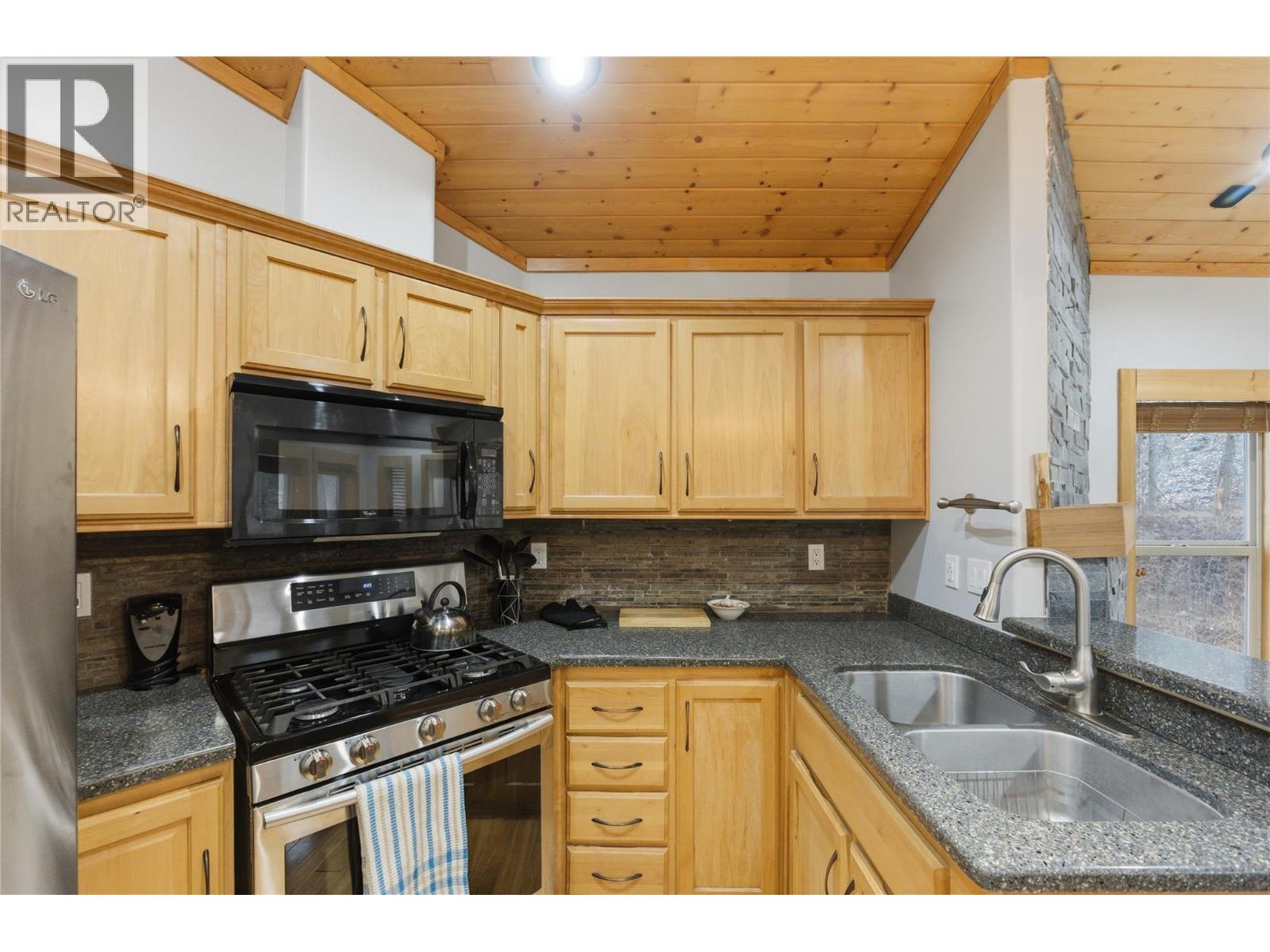 4835 Paradise Valley Drive Unit# 40, Peachland, British Columbia  V0H 1X3 - Photo 10 - 10374517