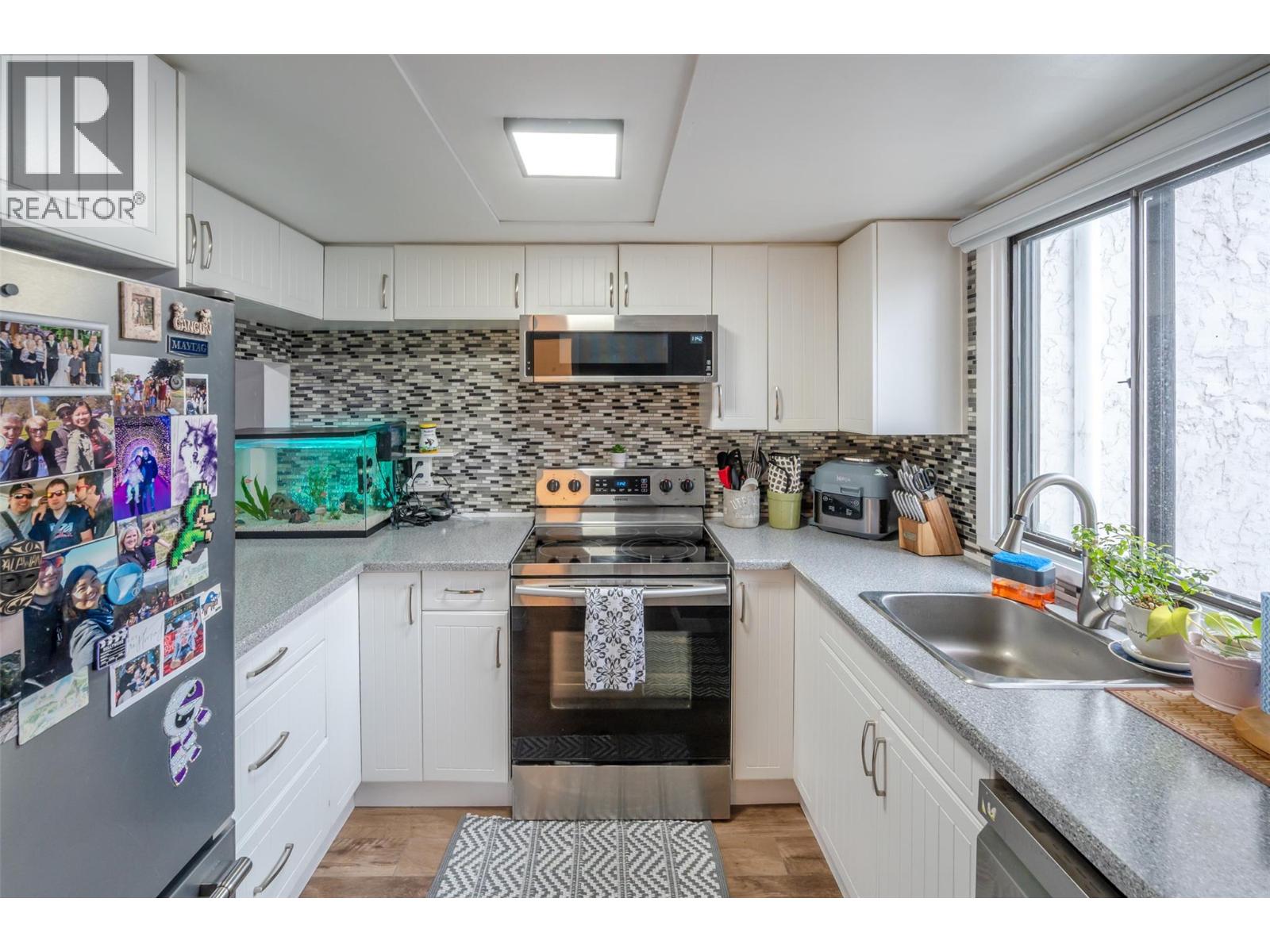 80 Green Avenue E Unit# 27, Penticton, British Columbia  V2A 7P4 - Photo 5 - 10374398