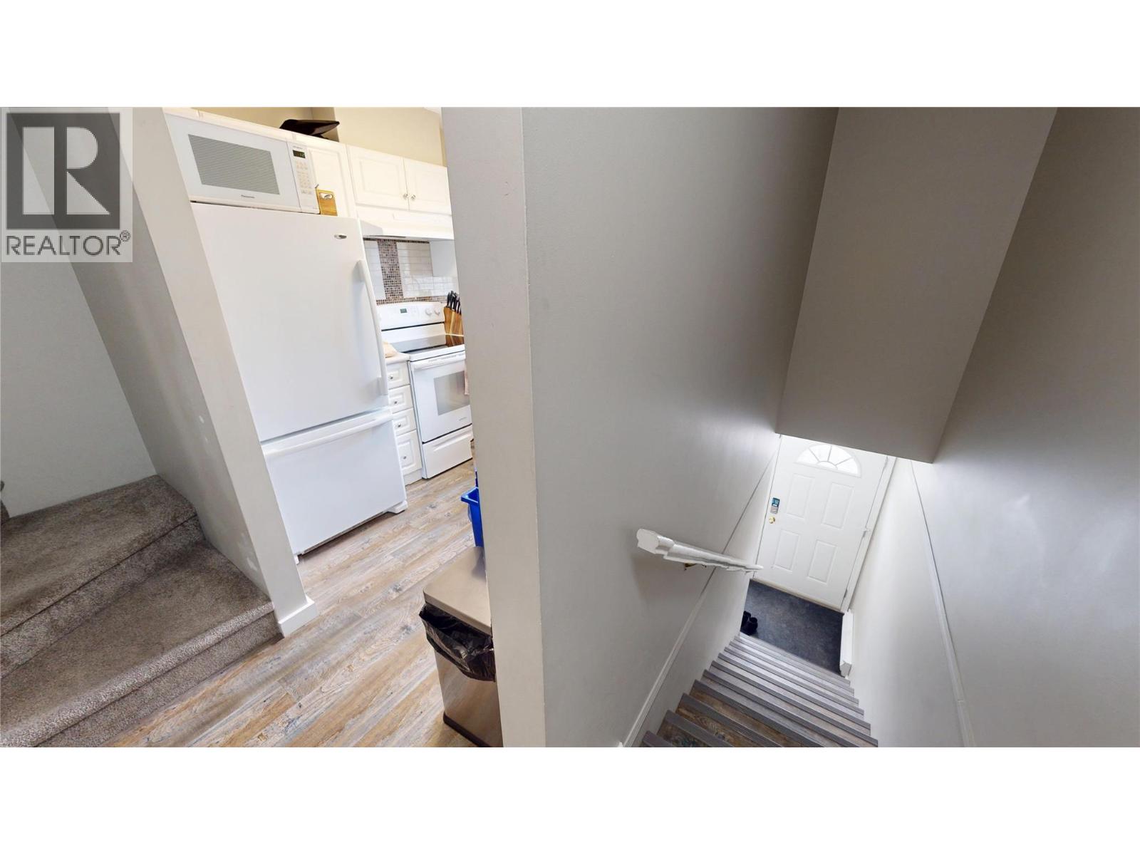 1004 23rd Avenue N Unit# 203, Cranbrook, British Columbia  V1C 6P9 - Photo 3 - 10374262