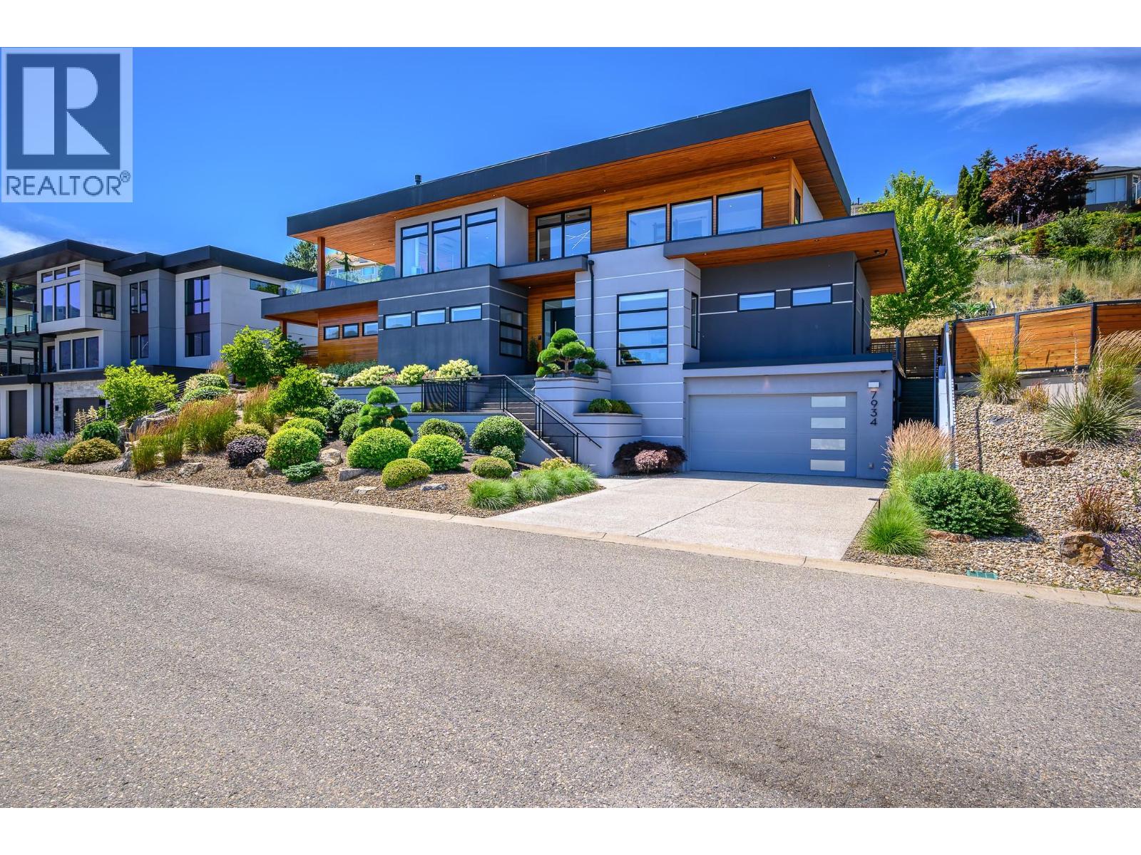 7934 Graystone Drive, Coldstream, British Columbia  V1B 4A9 - Photo 2 - 10374416