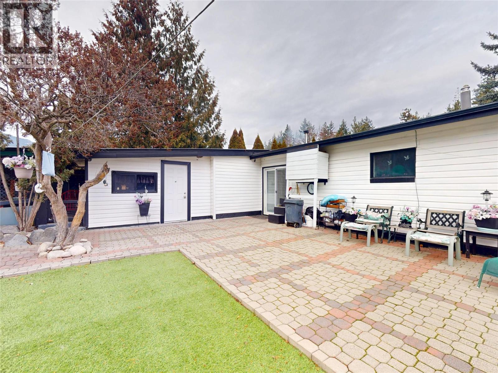 5186 Mackinnon Road, Peachland, British Columbia  V0H 1X2 - Photo 2 - 10373631