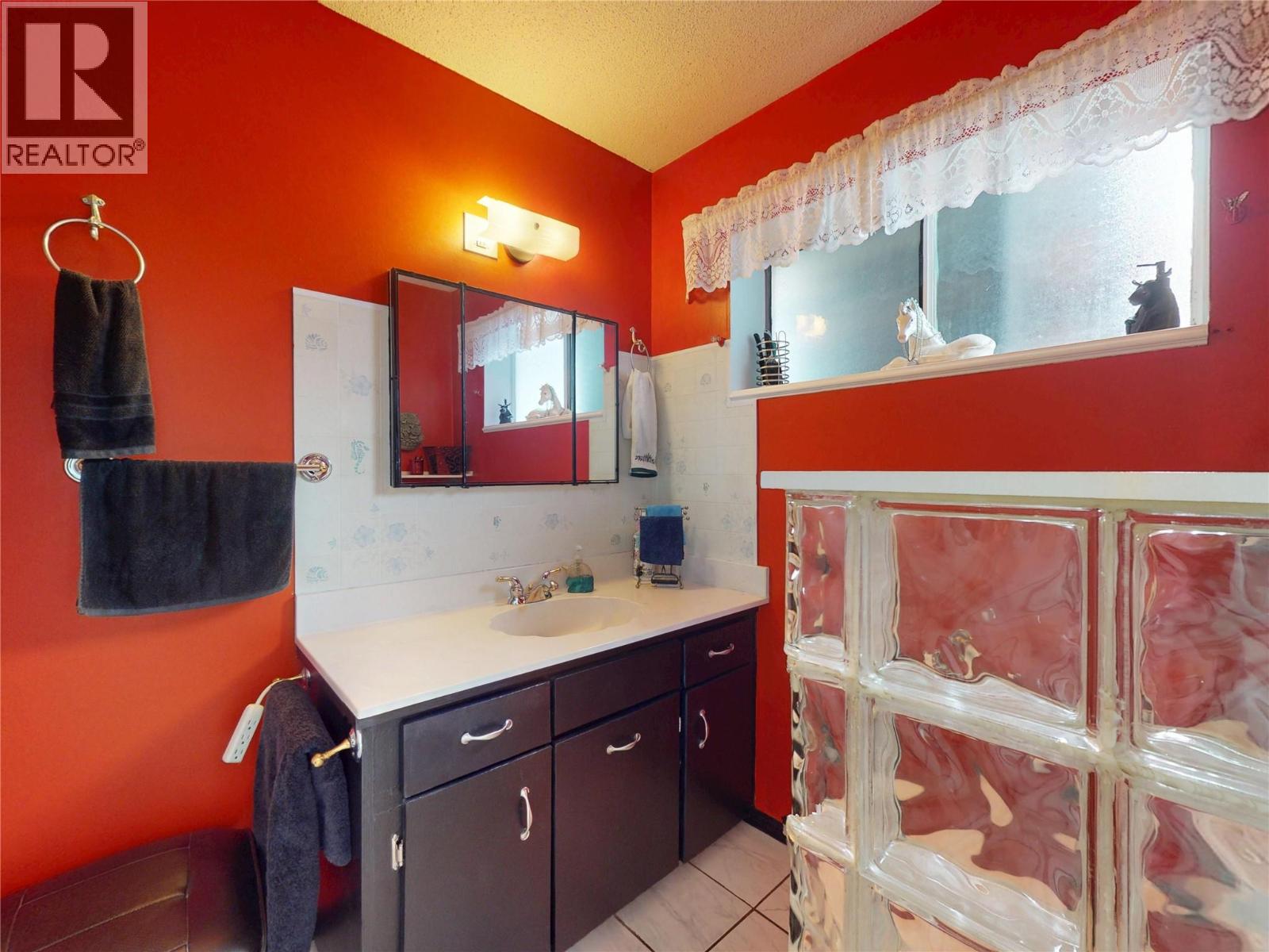 5186 Mackinnon Road, Peachland, British Columbia  V0H 1X2 - Photo 49 - 10373631