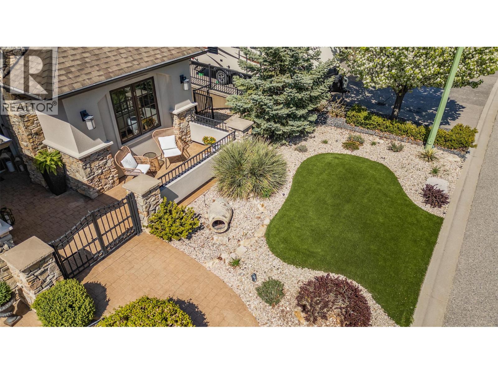 716 Kuipers Crescent, Kelowna, British Columbia  V1W 5B2 - Photo 4 - 10374317