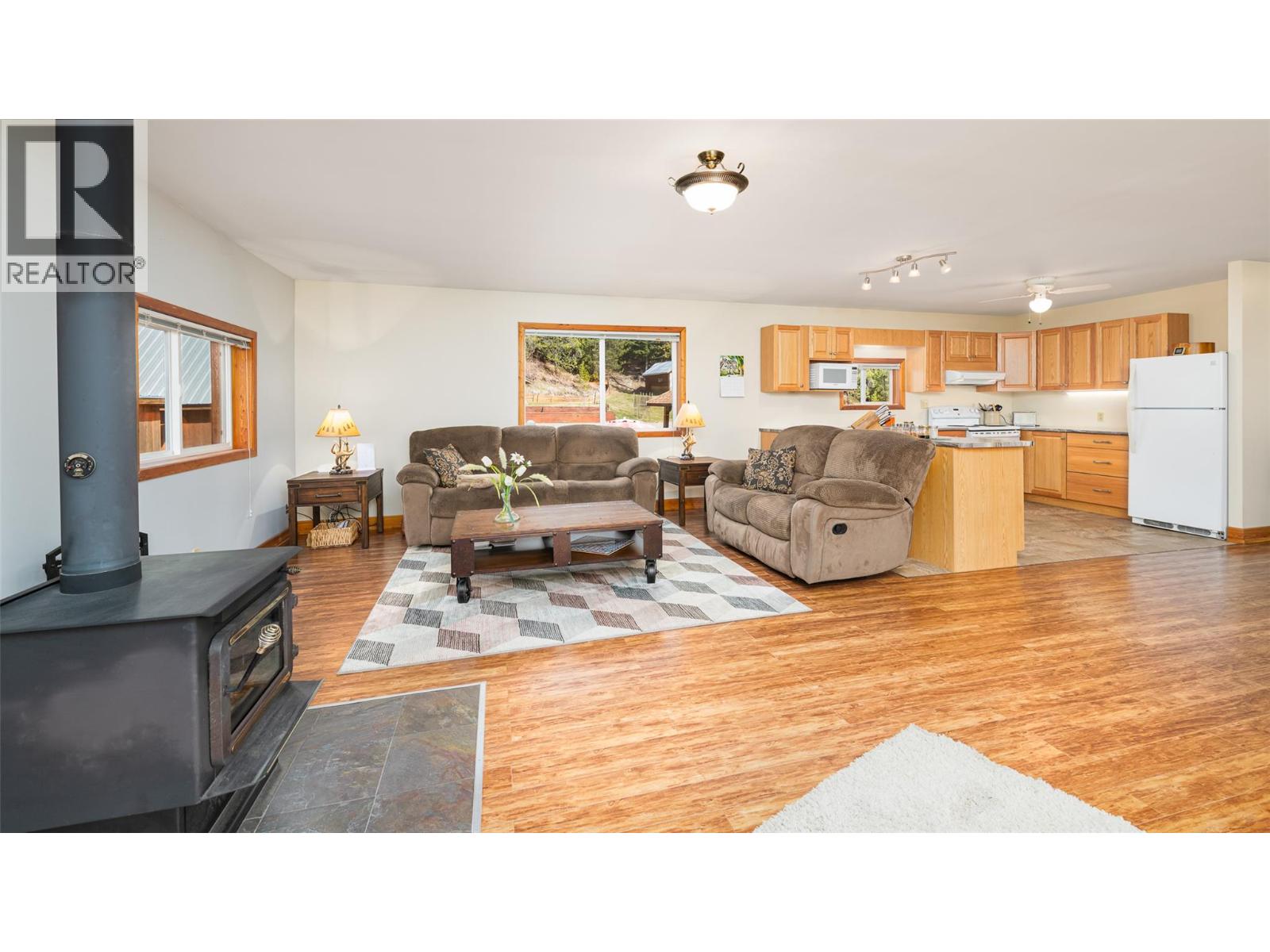 7470 3 Highway, Kitchener, British Columbia  V0B 2P0 - Photo 10 - 10374360