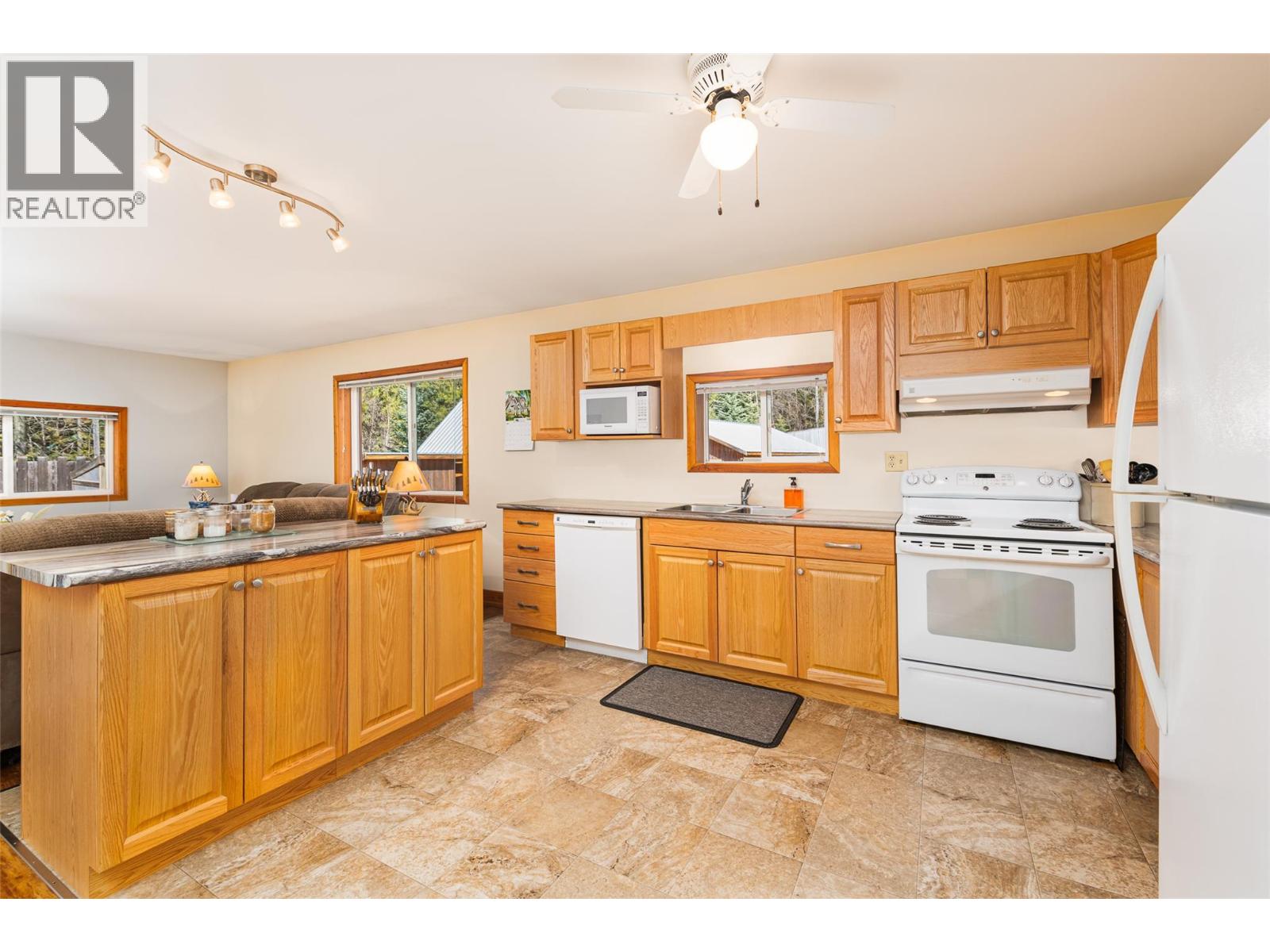 7470 3 Highway, Kitchener, British Columbia  V0B 2P0 - Photo 15 - 10374360