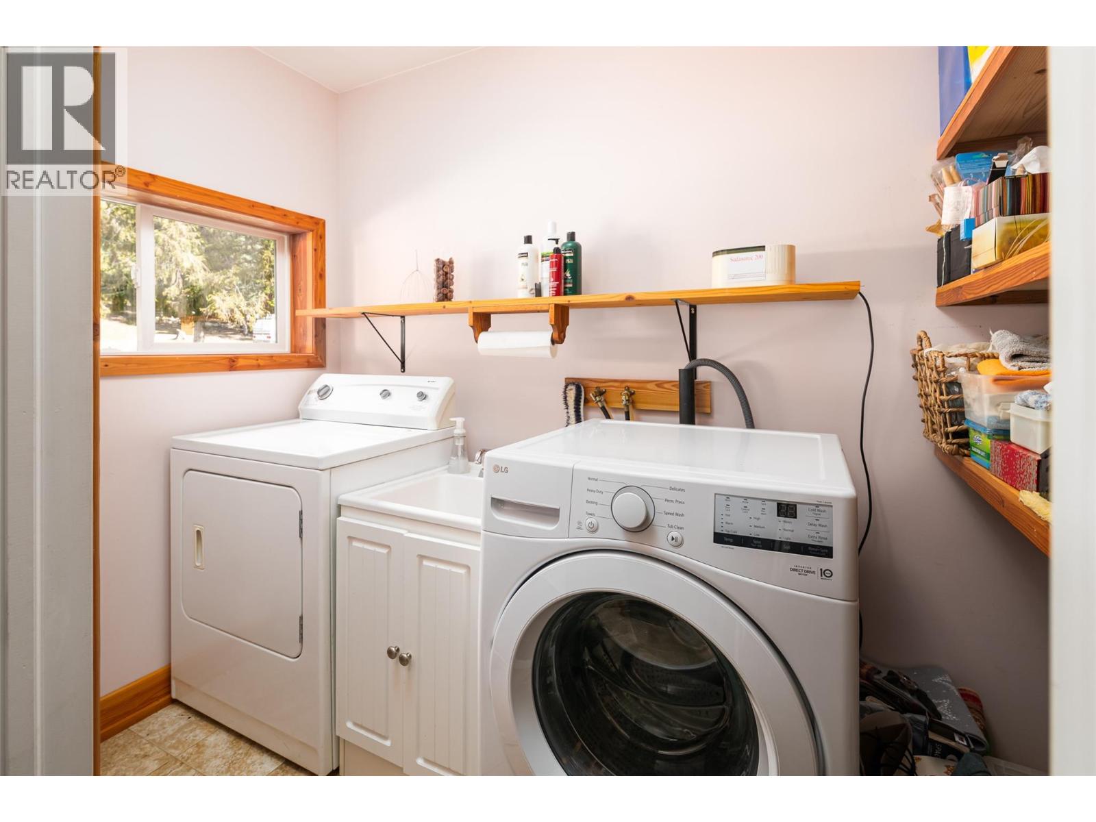 7470 3 Highway, Kitchener, British Columbia  V0B 2P0 - Photo 18 - 10374360