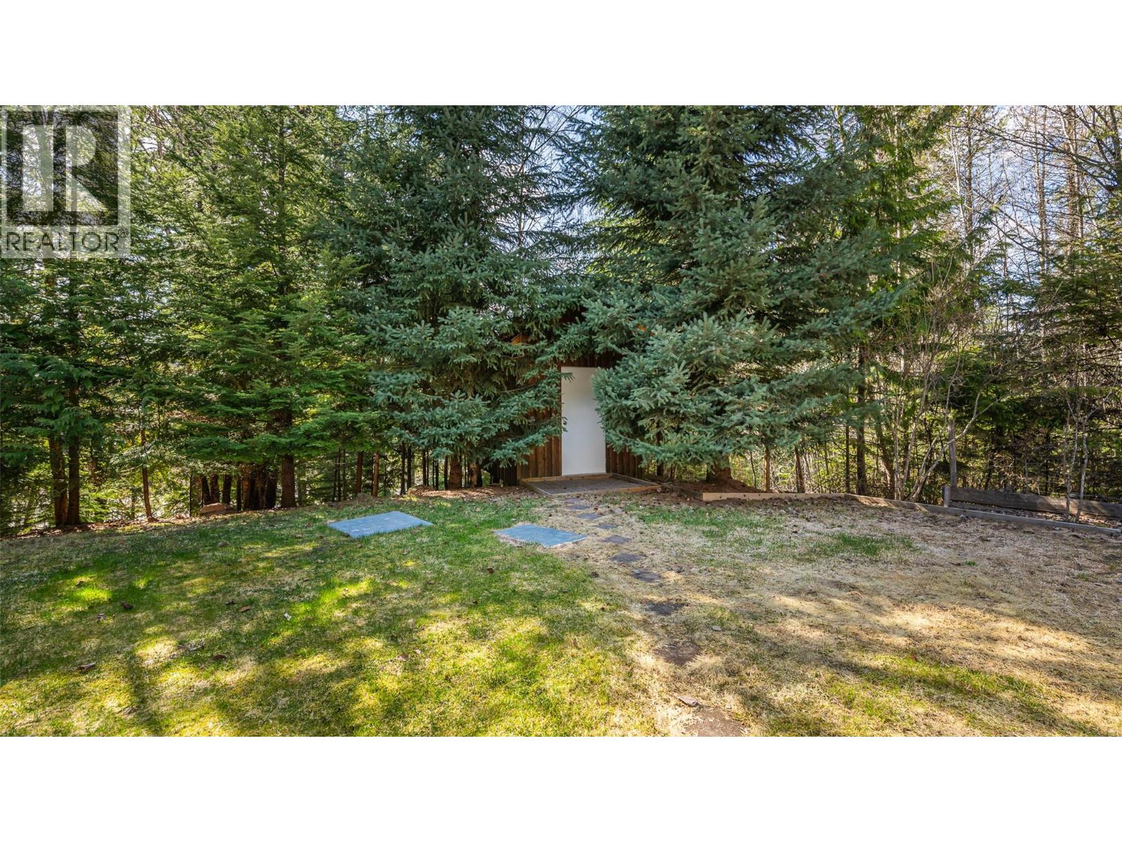 7470 3 Highway, Kitchener, British Columbia  V0B 2P0 - Photo 31 - 10374360