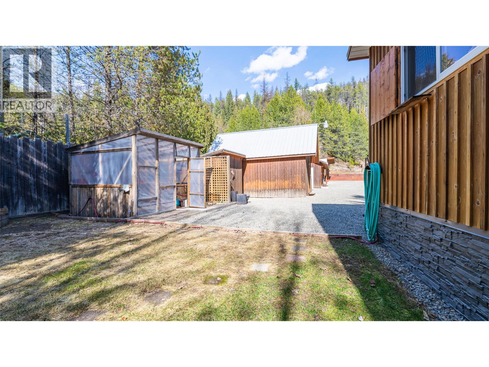 7470 3 Highway, Kitchener, British Columbia  V0B 2P0 - Photo 32 - 10374360