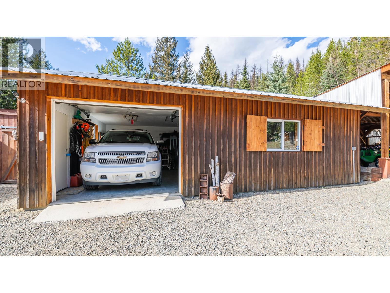7470 3 Highway, Kitchener, British Columbia  V0B 2P0 - Photo 34 - 10374360