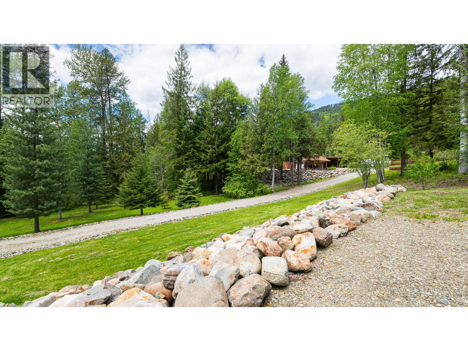 7470 3 Highway, Kitchener, British Columbia  V0B 2P0 - Photo 40 - 10374360