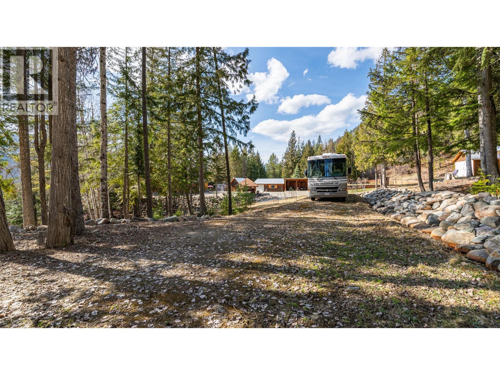 7470 3 Highway, Kitchener, British Columbia  V0B 2P0 - Photo 45 - 10374360