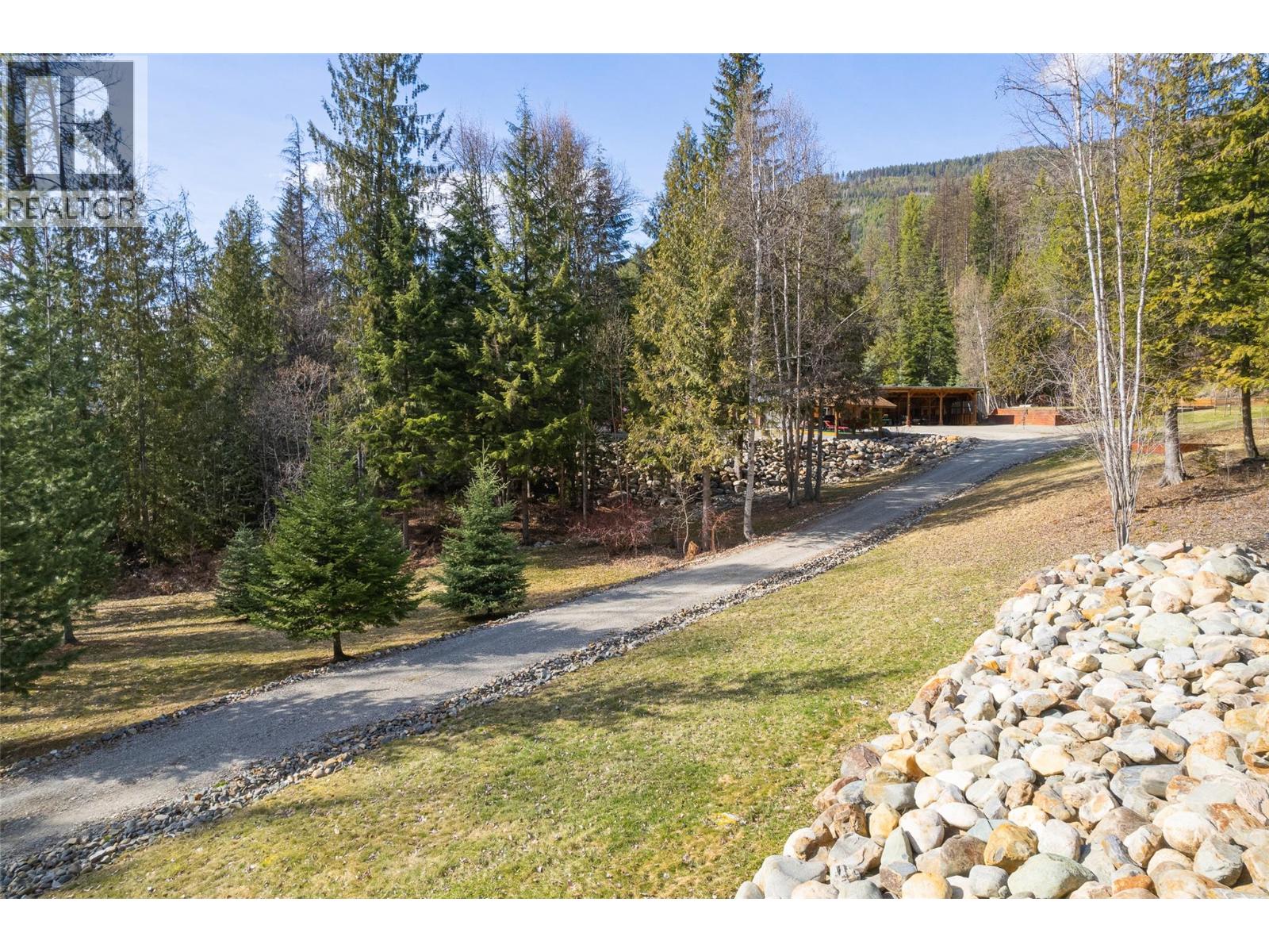 7470 3 Highway, Kitchener, British Columbia  V0B 2P0 - Photo 47 - 10374360