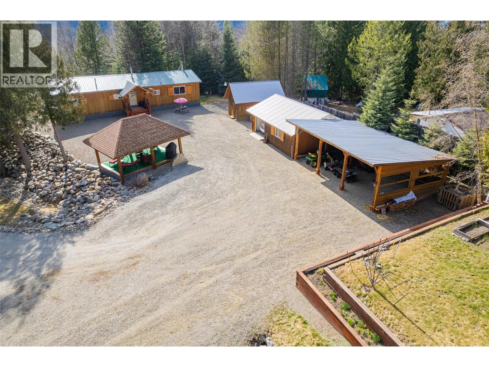 7470 3 Highway, Kitchener, British Columbia  V0B 2P0 - Photo 48 - 10374360