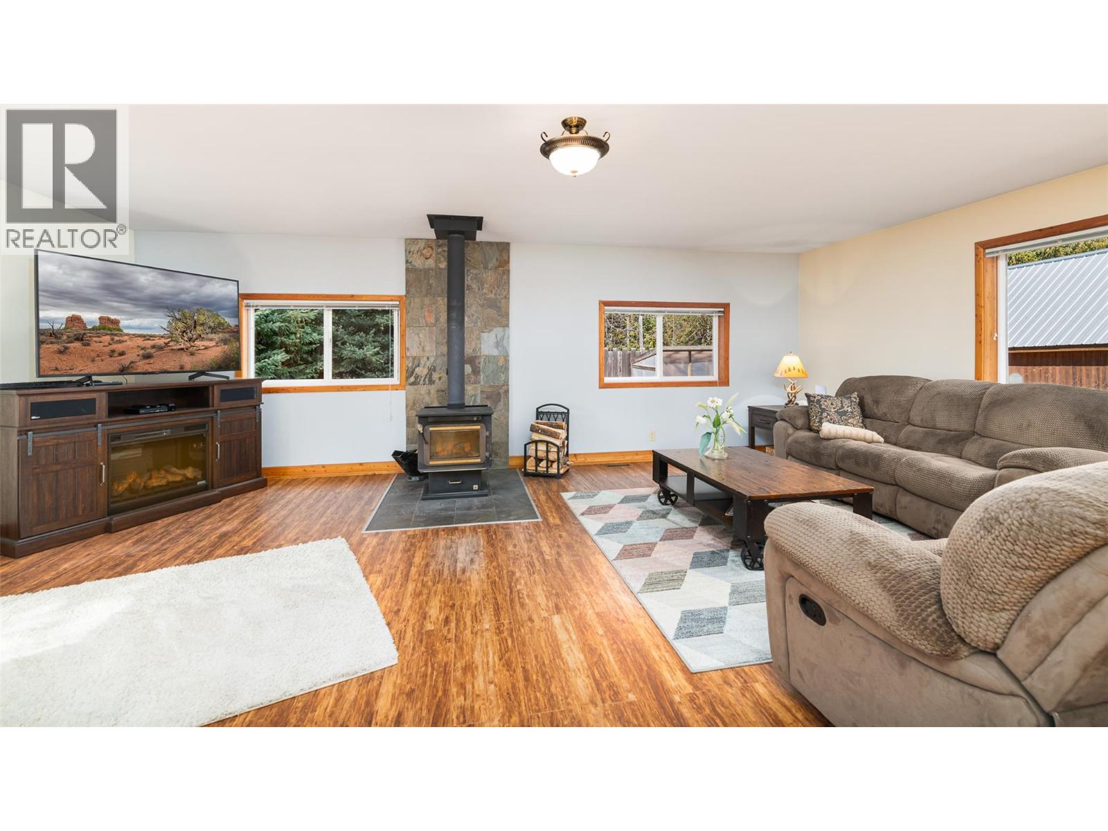7470 3 Highway, Kitchener, British Columbia  V0B 2P0 - Photo 9 - 10374360