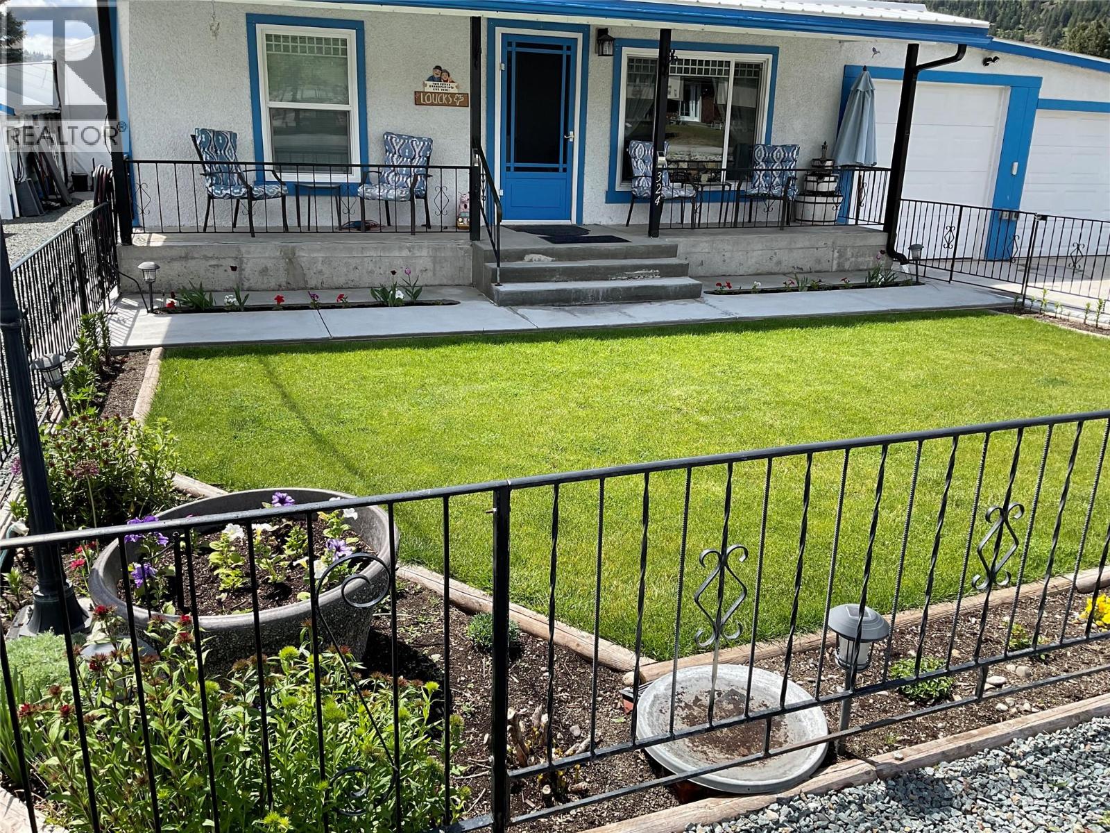 324 Hartland Avenue, Midway, British Columbia  V0H 1M0 - Photo 4 - 10374571