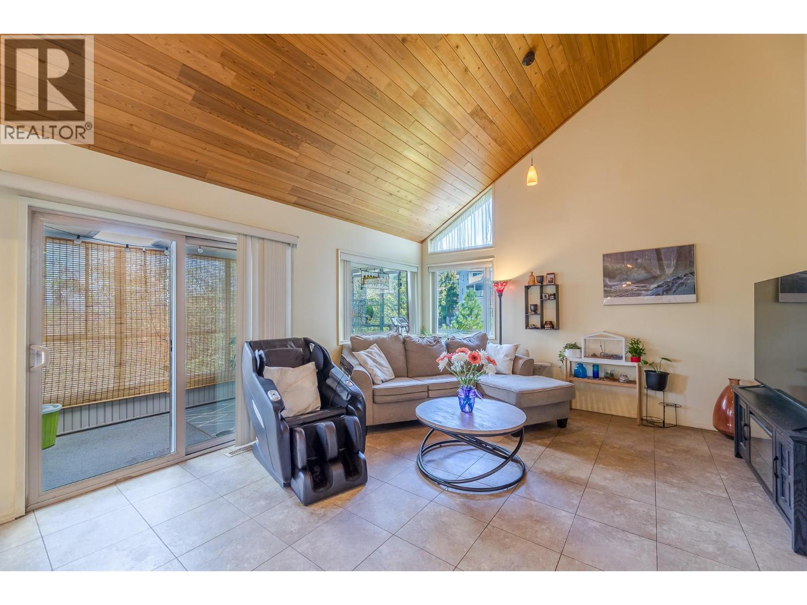 186 Dewdney Crescent, Penticton, British Columbia  V2A 7Z6 - Photo 11 - 10374631