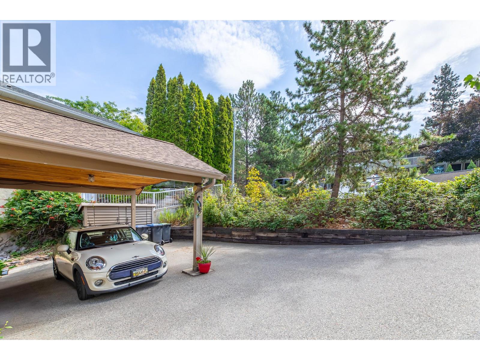 186 Dewdney Crescent, Penticton, British Columbia  V2A 7Z6 - Photo 3 - 10374631