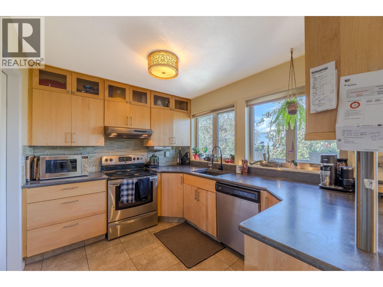 186 Dewdney Crescent, Penticton, British Columbia  V2A 7Z6 - Photo 5 - 10374631