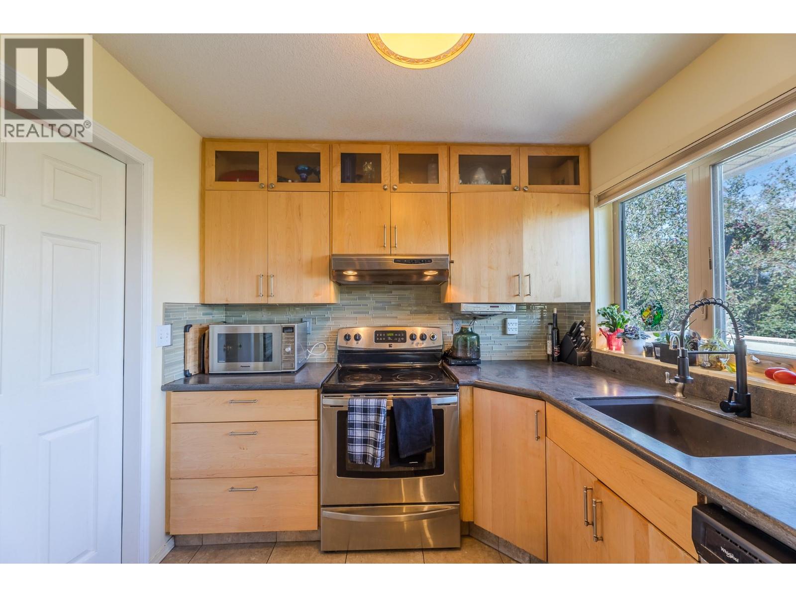 186 Dewdney Crescent, Penticton, British Columbia  V2A 7Z6 - Photo 6 - 10374631