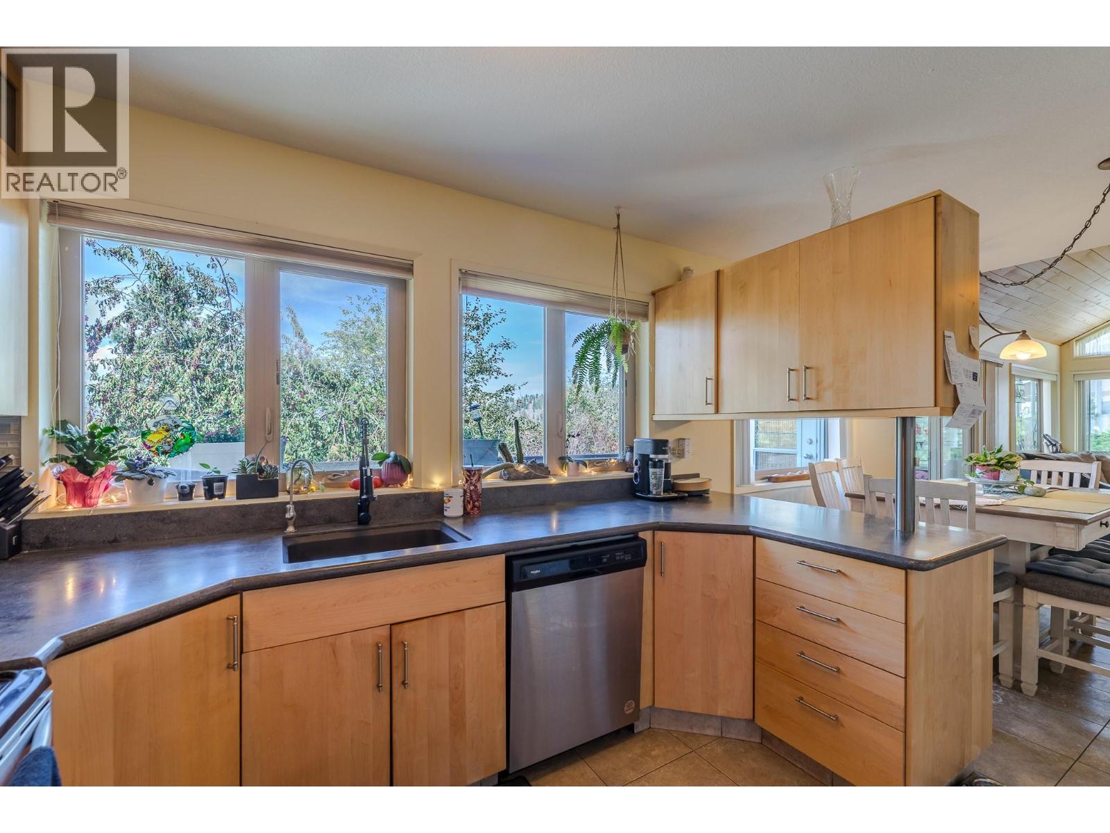 186 Dewdney Crescent, Penticton, British Columbia  V2A 7Z6 - Photo 7 - 10374631