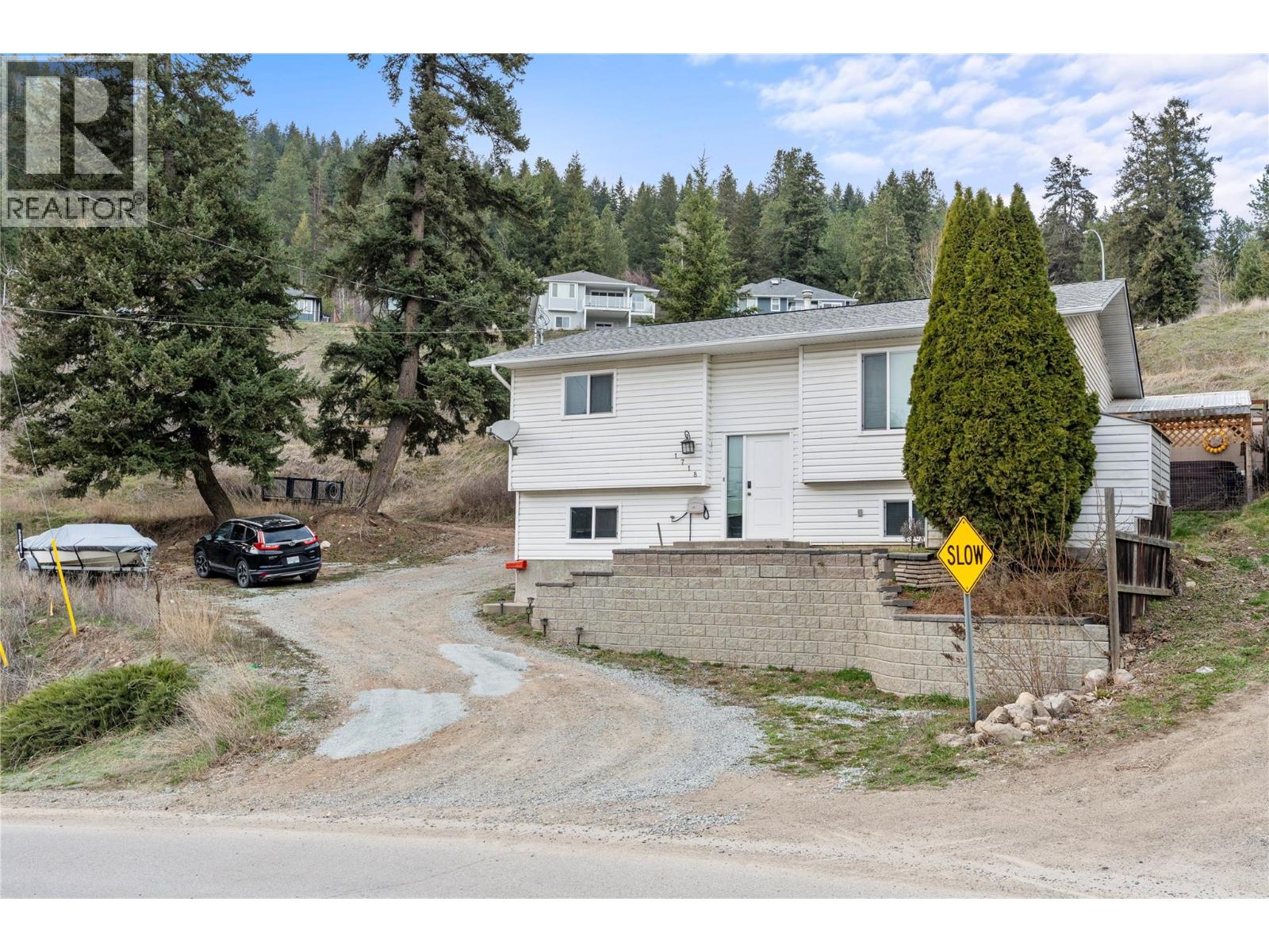 1718 Grandview Avenue, Lumby, British Columbia  V0E 2G0 - Photo 2 - 10374413