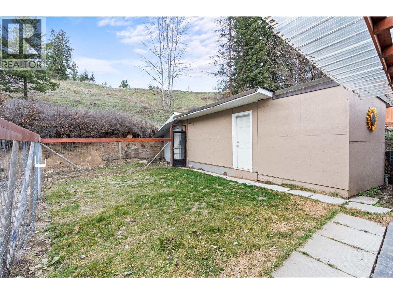 1718 Grandview Avenue, Lumby, British Columbia  V0E 2G0 - Photo 39 - 10374413