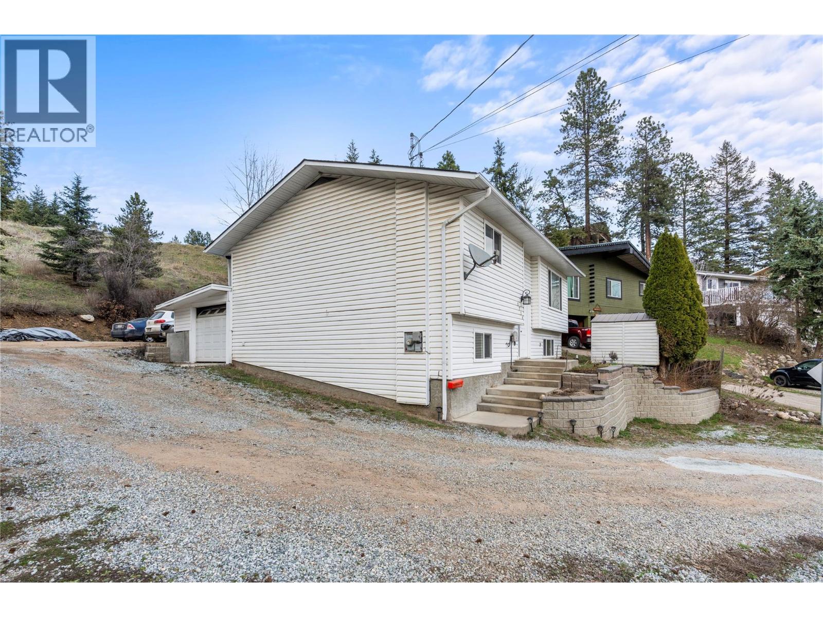 1718 Grandview Avenue, Lumby, British Columbia  V0E 2G0 - Photo 4 - 10374413
