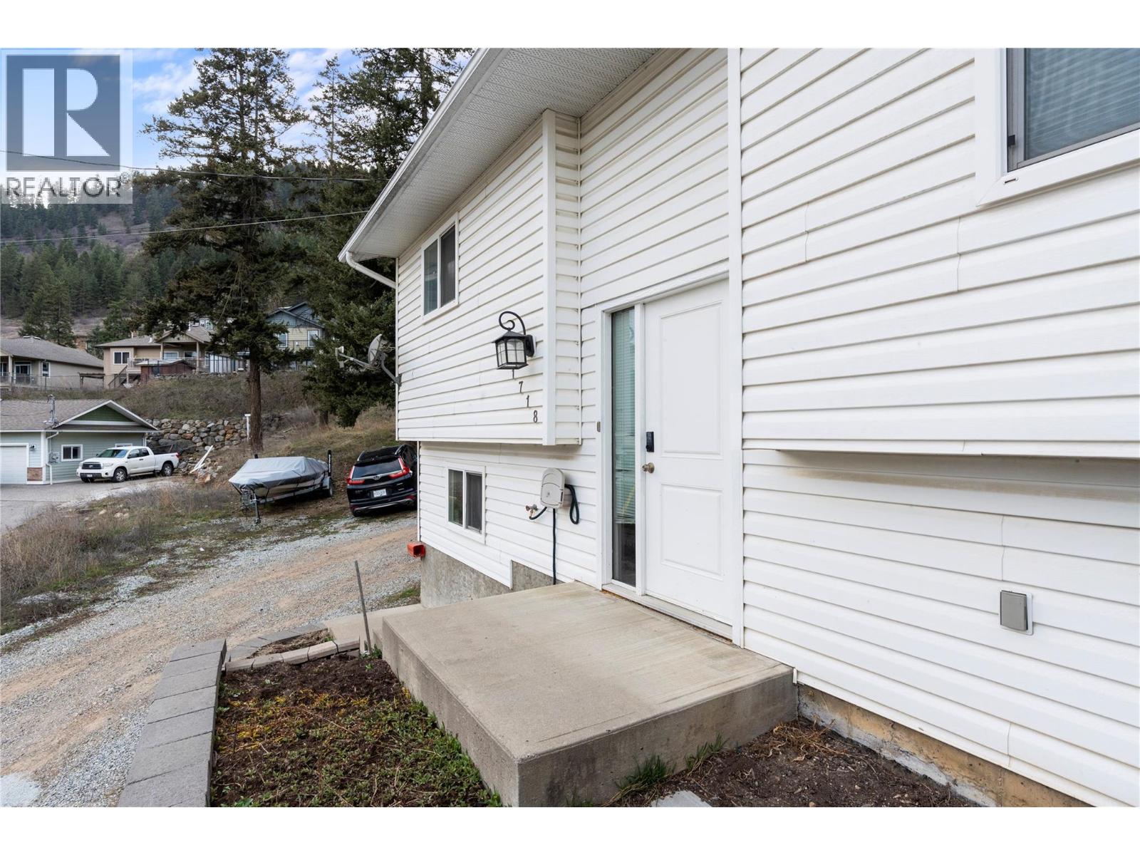 1718 Grandview Avenue, Lumby, British Columbia  V0E 2G0 - Photo 7 - 10374413